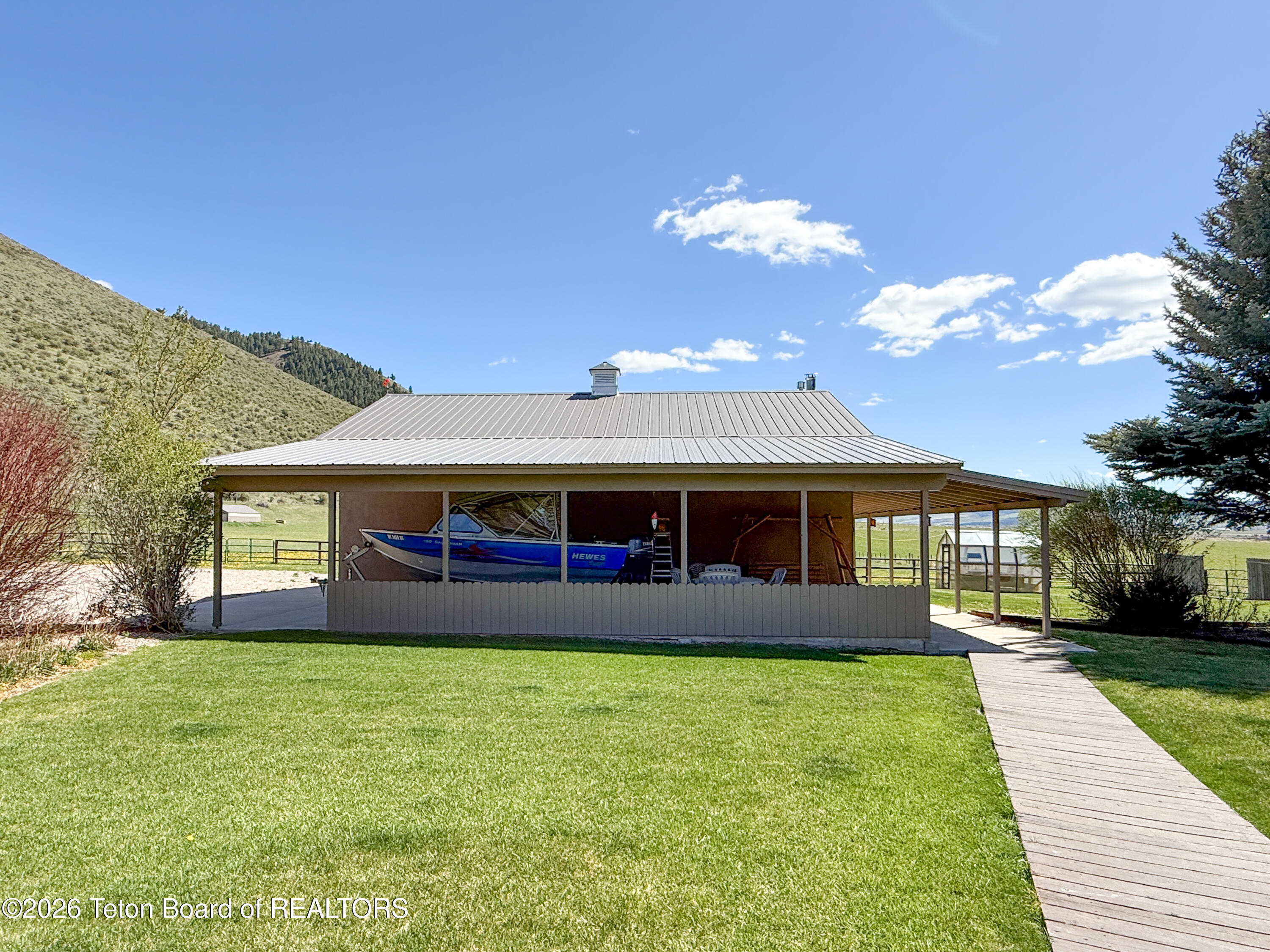 290 E 9TH Avenue