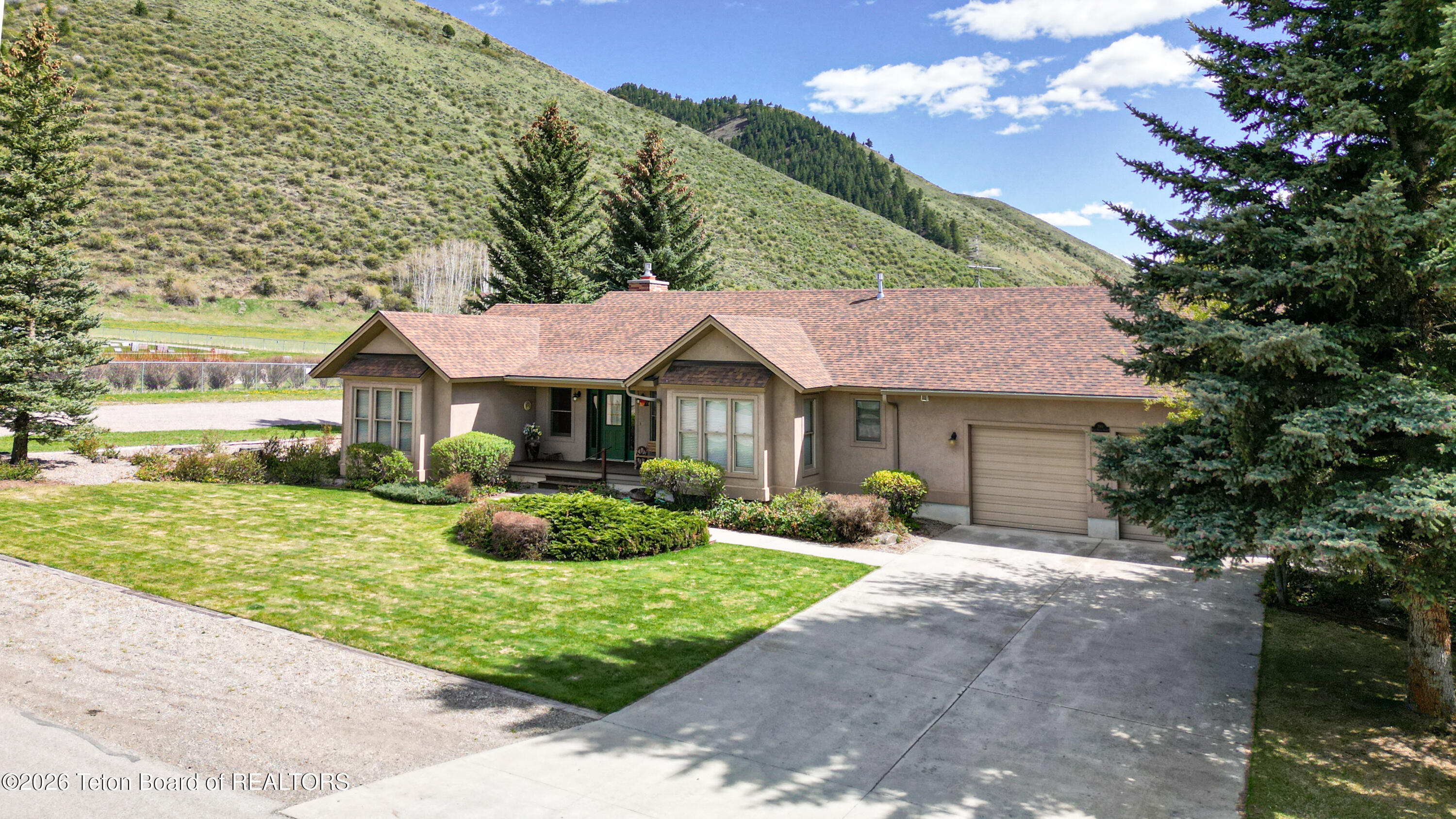 290 E 9TH Avenue