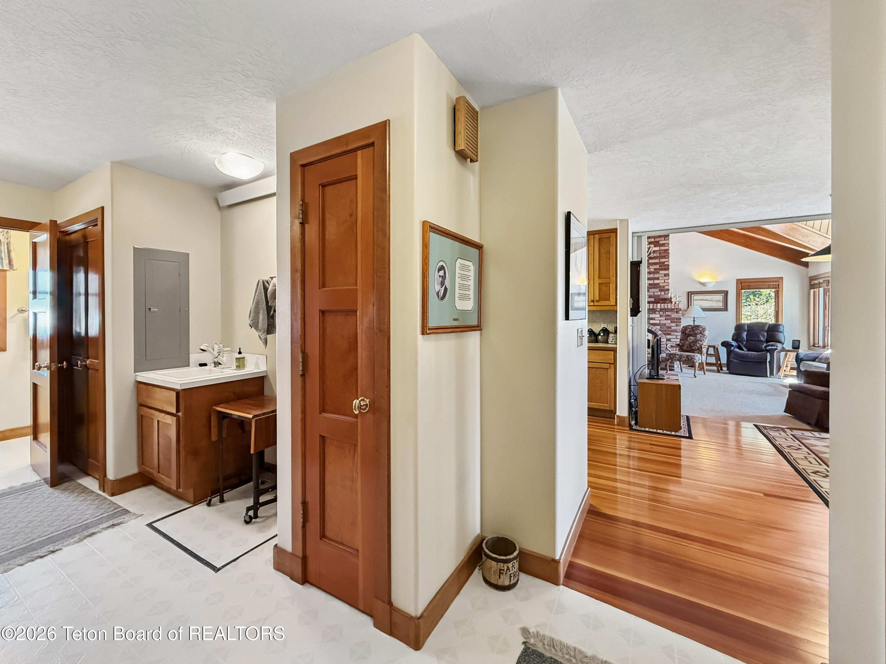 290 E 9TH Avenue