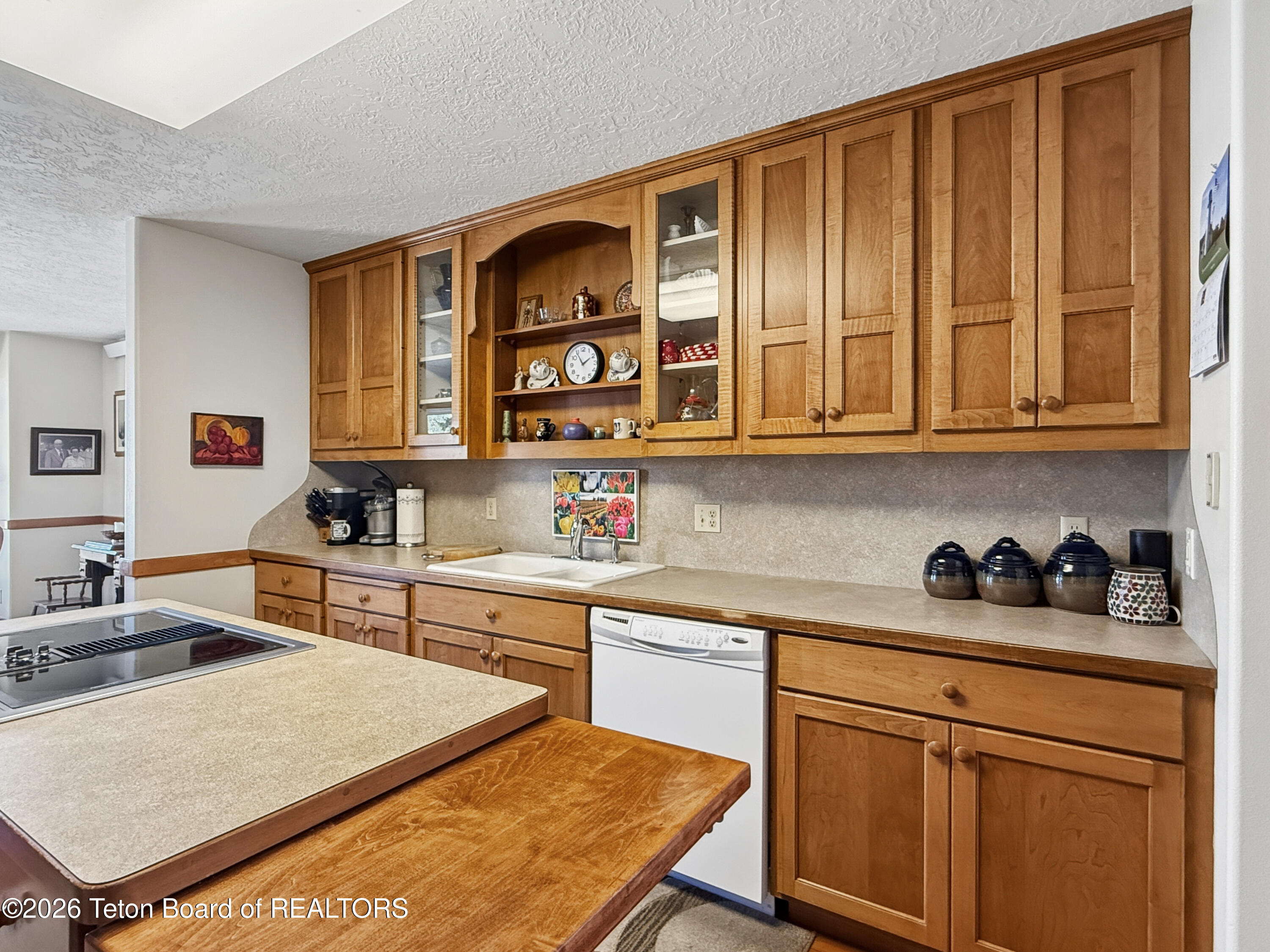 290 E 9TH Avenue