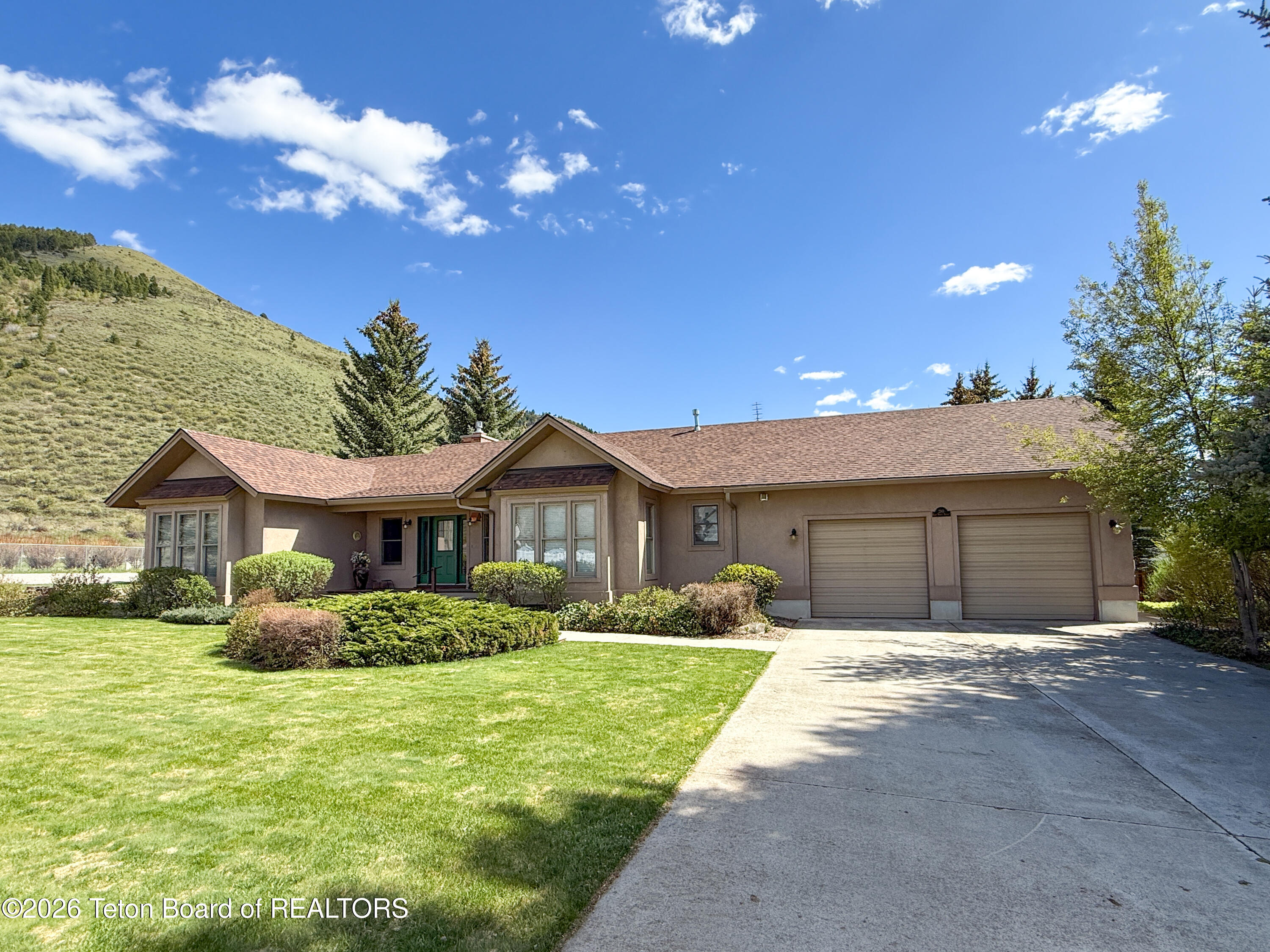290 E 9TH Avenue