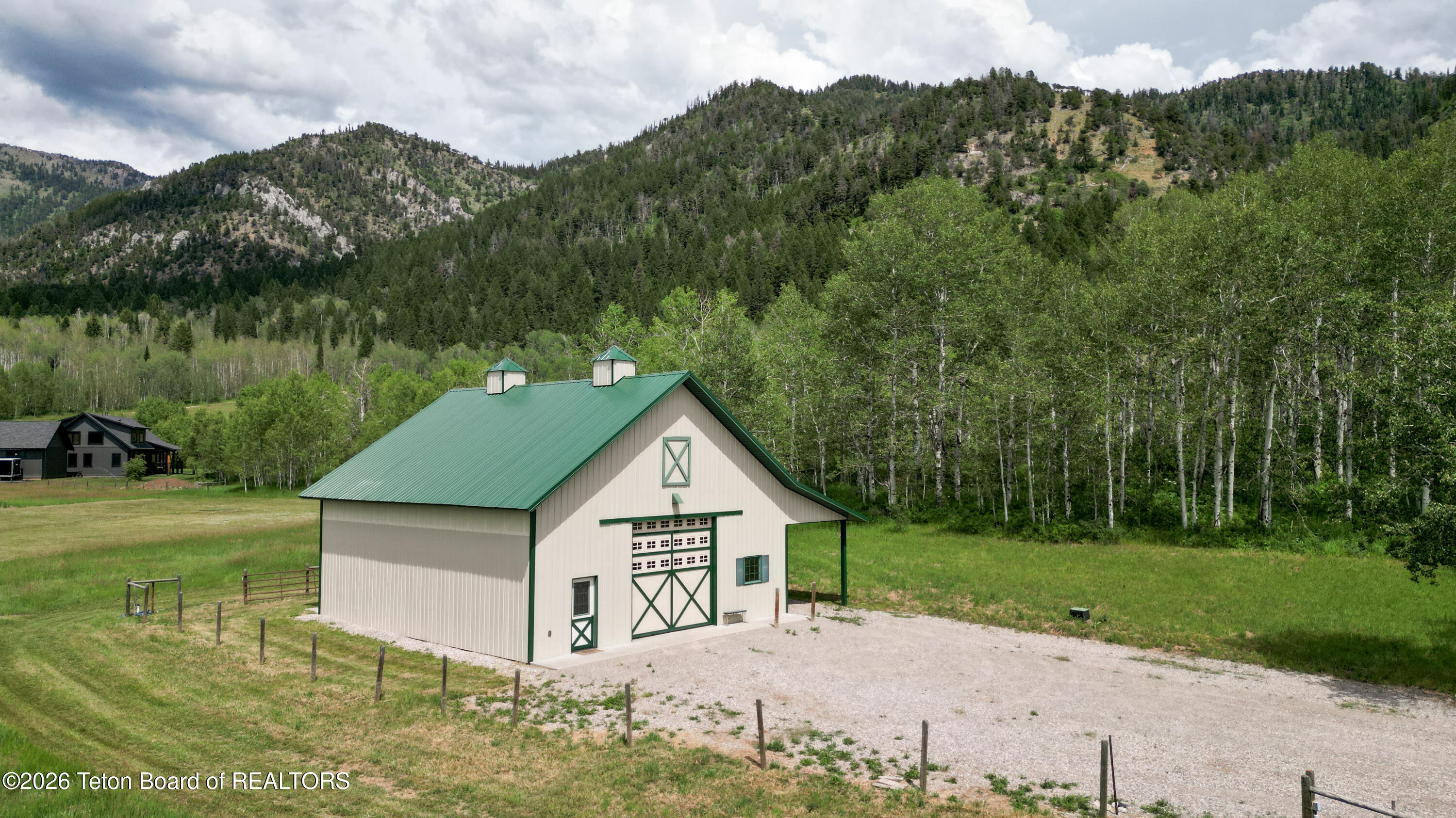 275 WOODLAND Drive