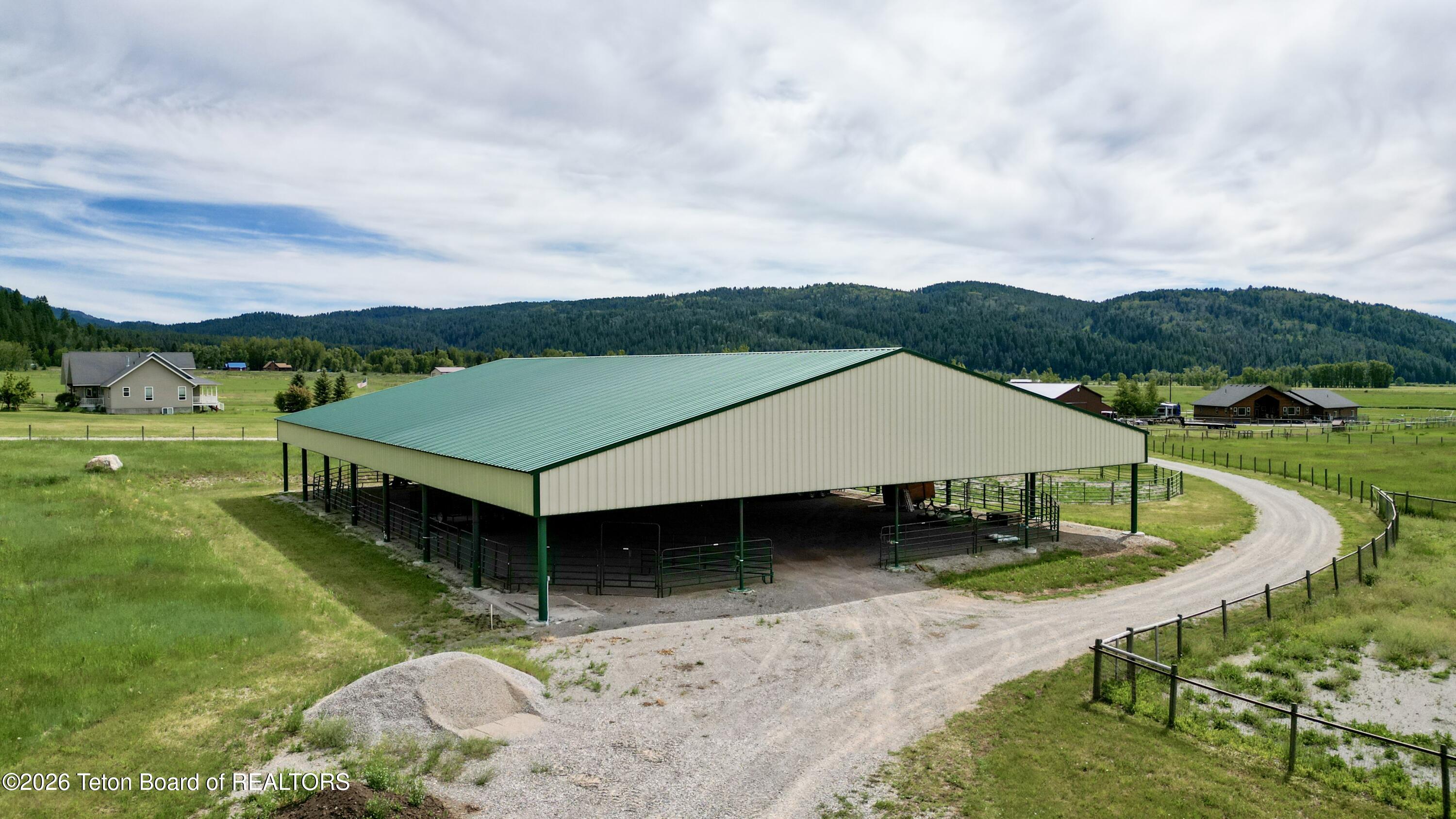275 WOODLAND Drive