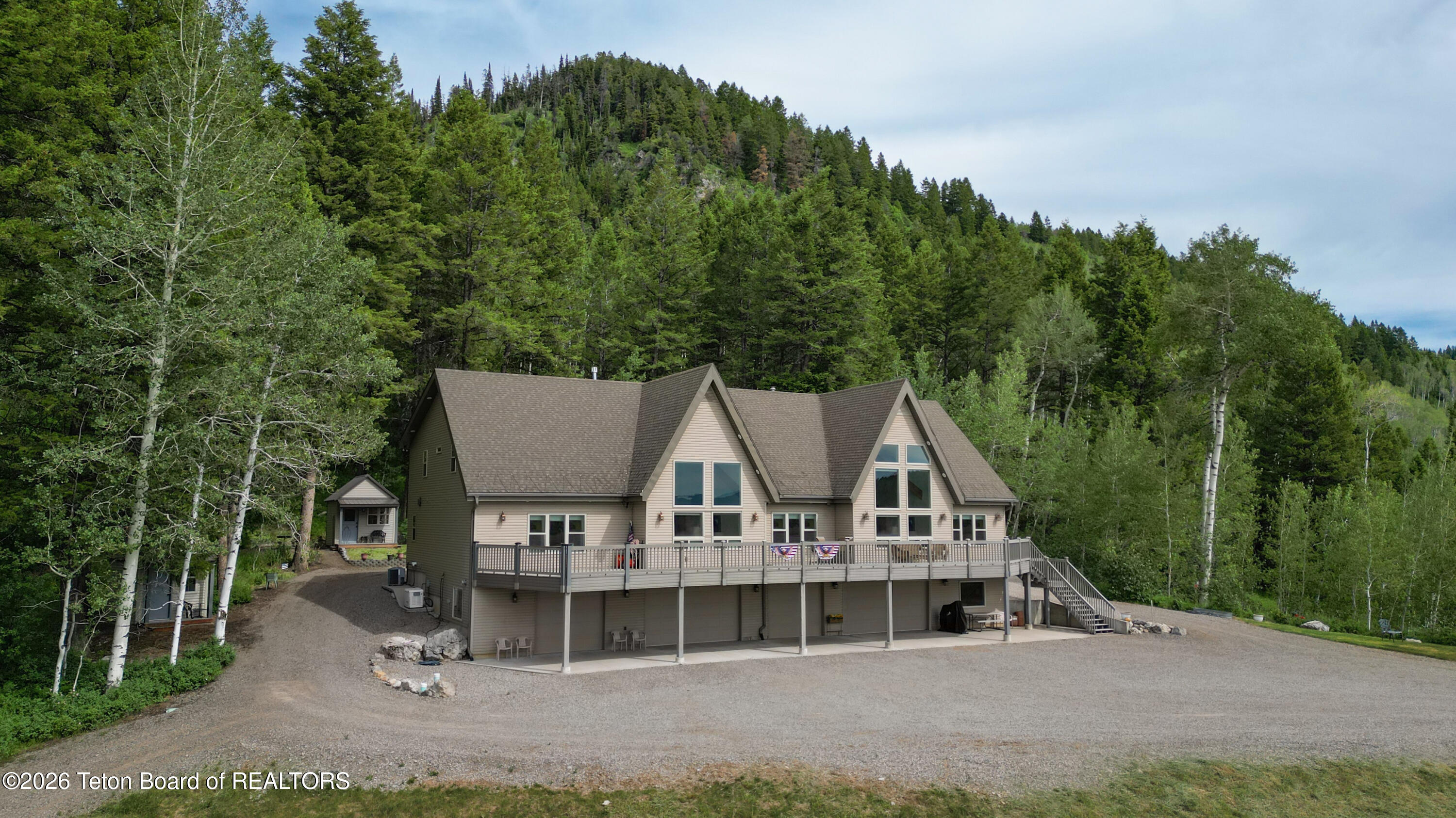 275 WOODLAND Drive