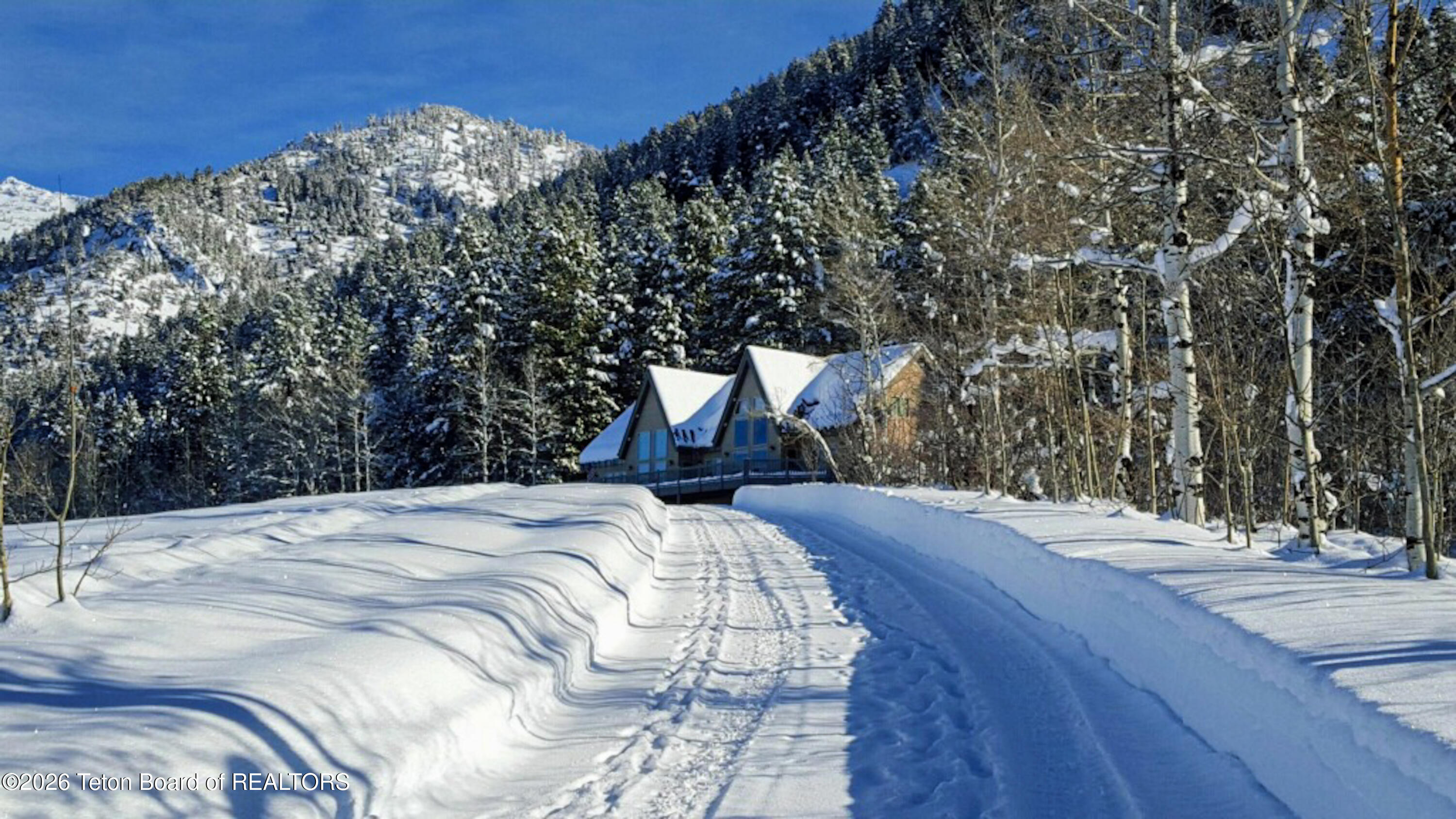 275 WOODLAND Drive