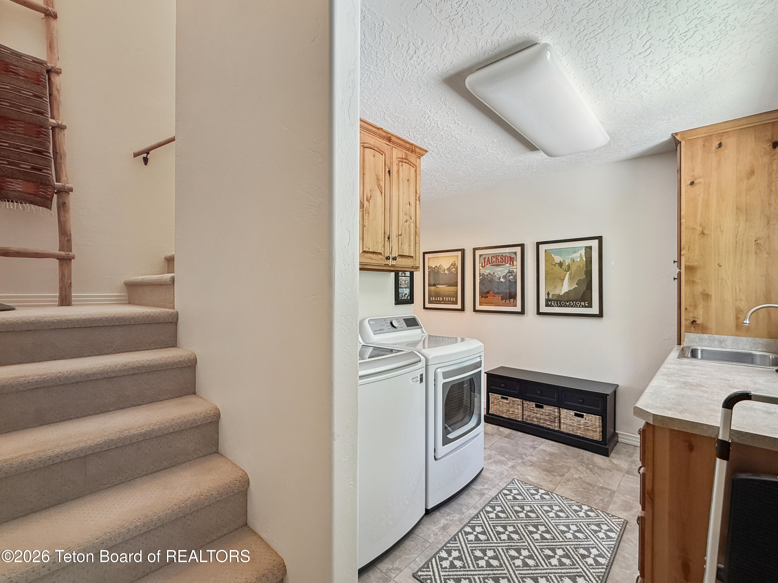 275 WOODLAND Drive