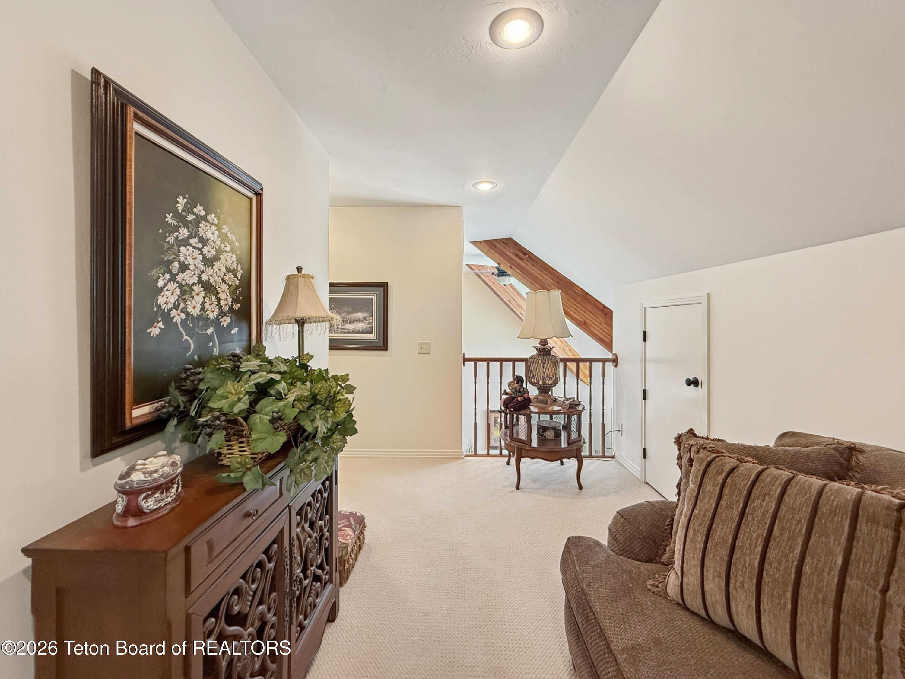 275 WOODLAND Drive