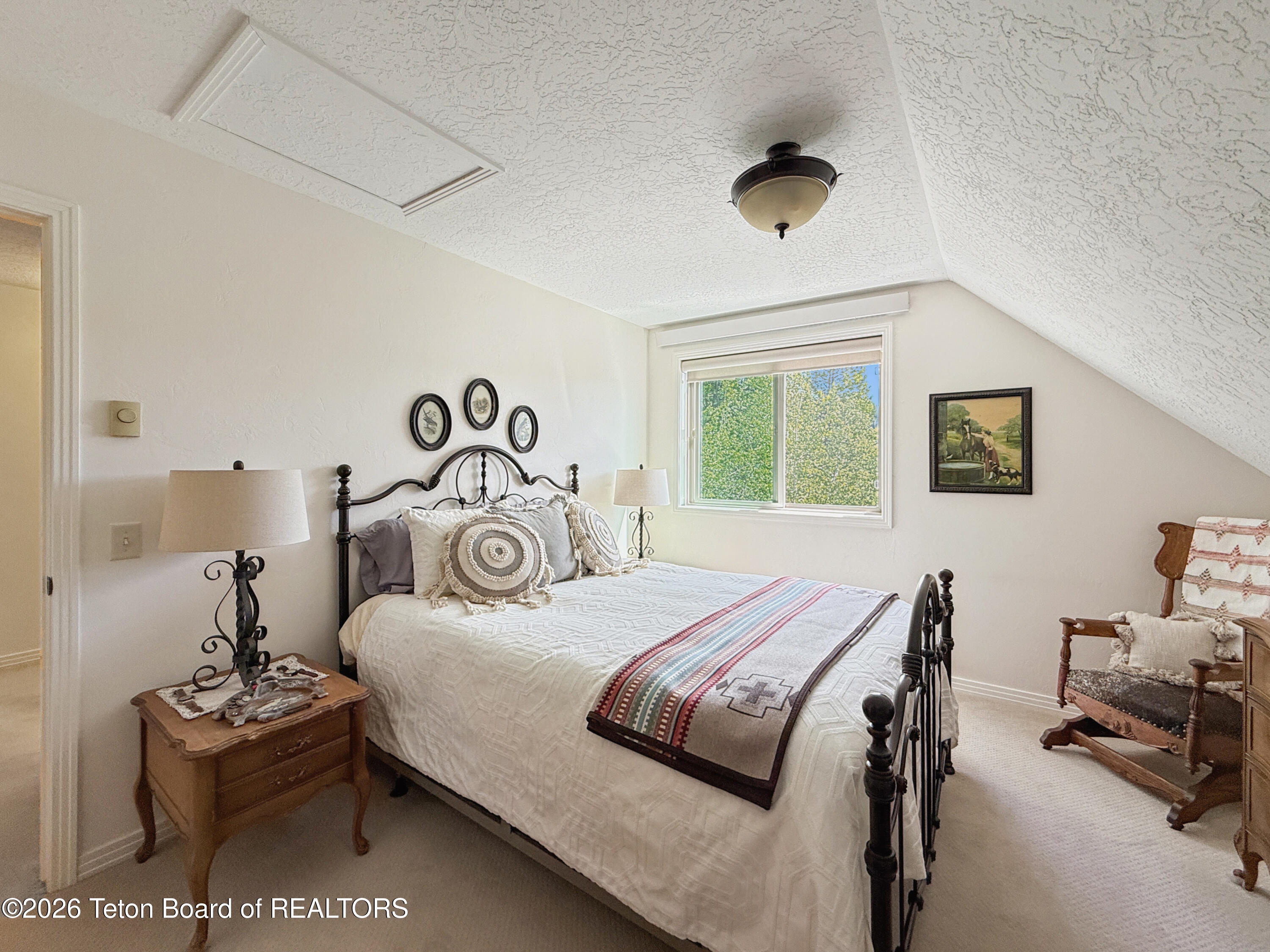 275 WOODLAND Drive