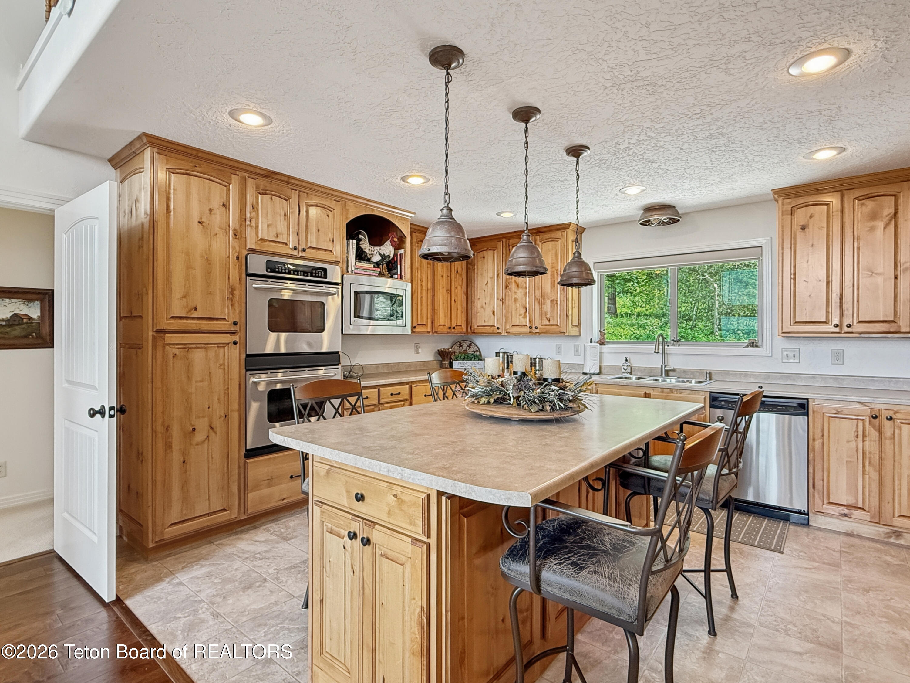 275 WOODLAND Drive