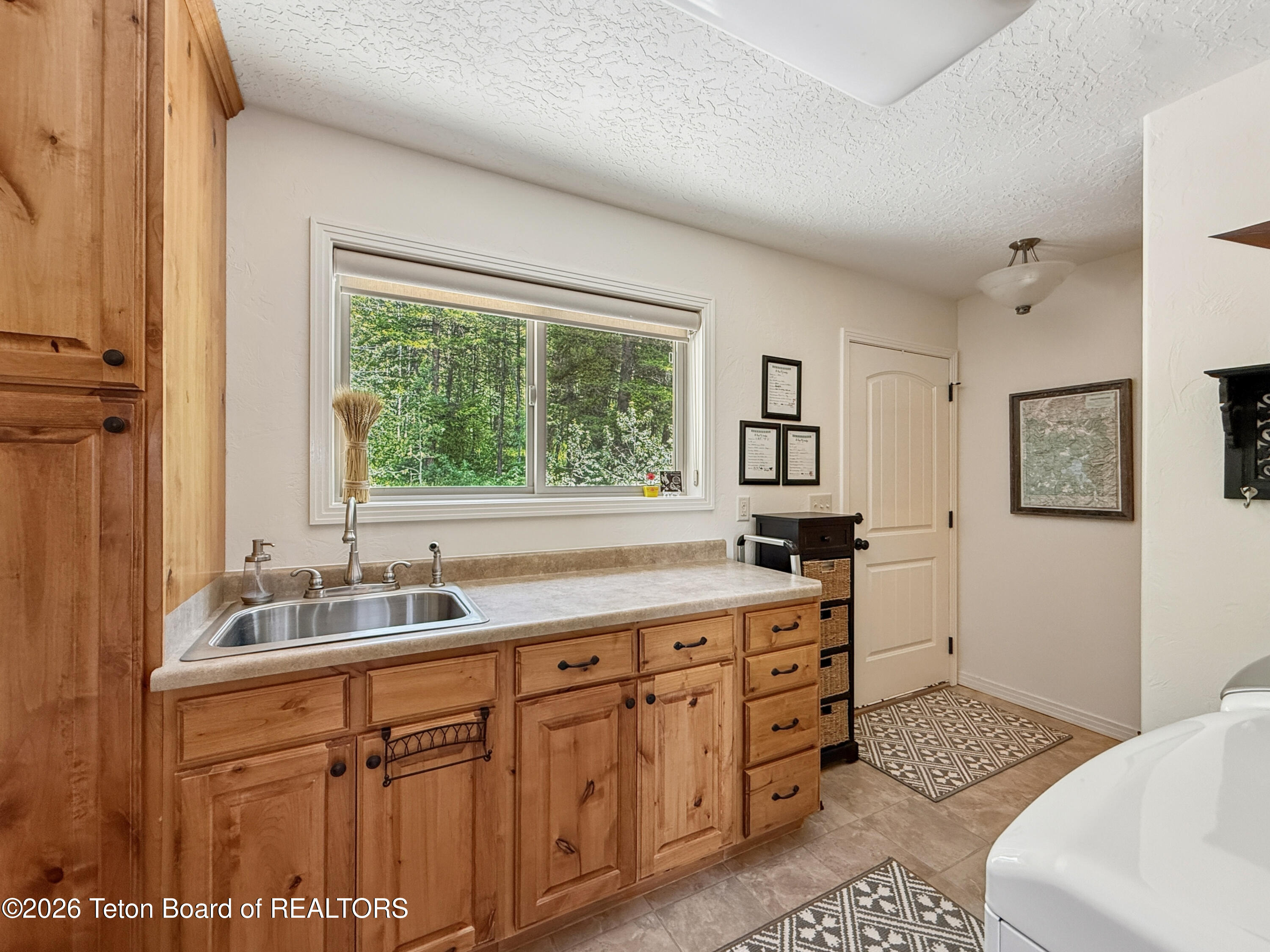 275 WOODLAND Drive