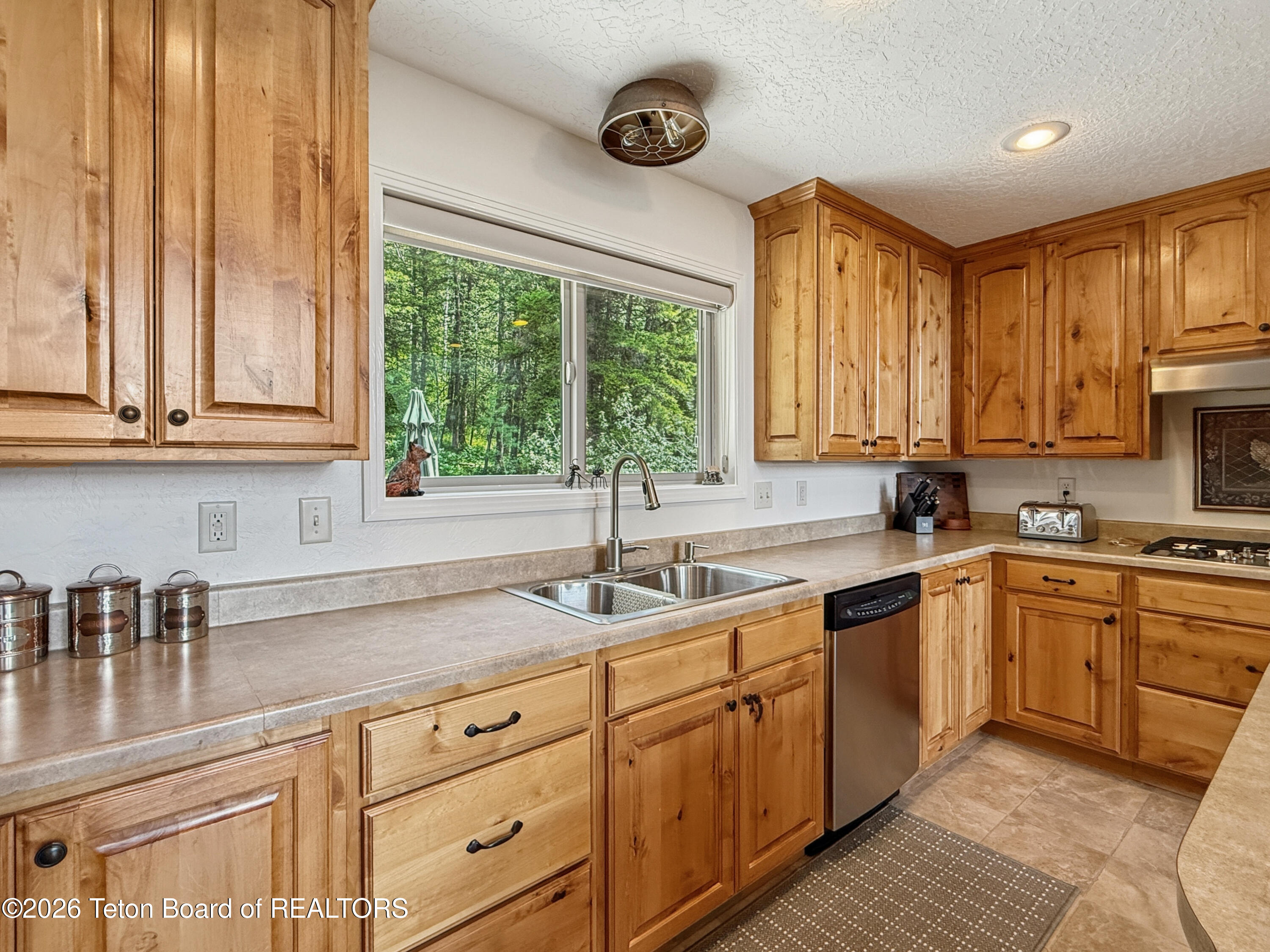 275 WOODLAND Drive