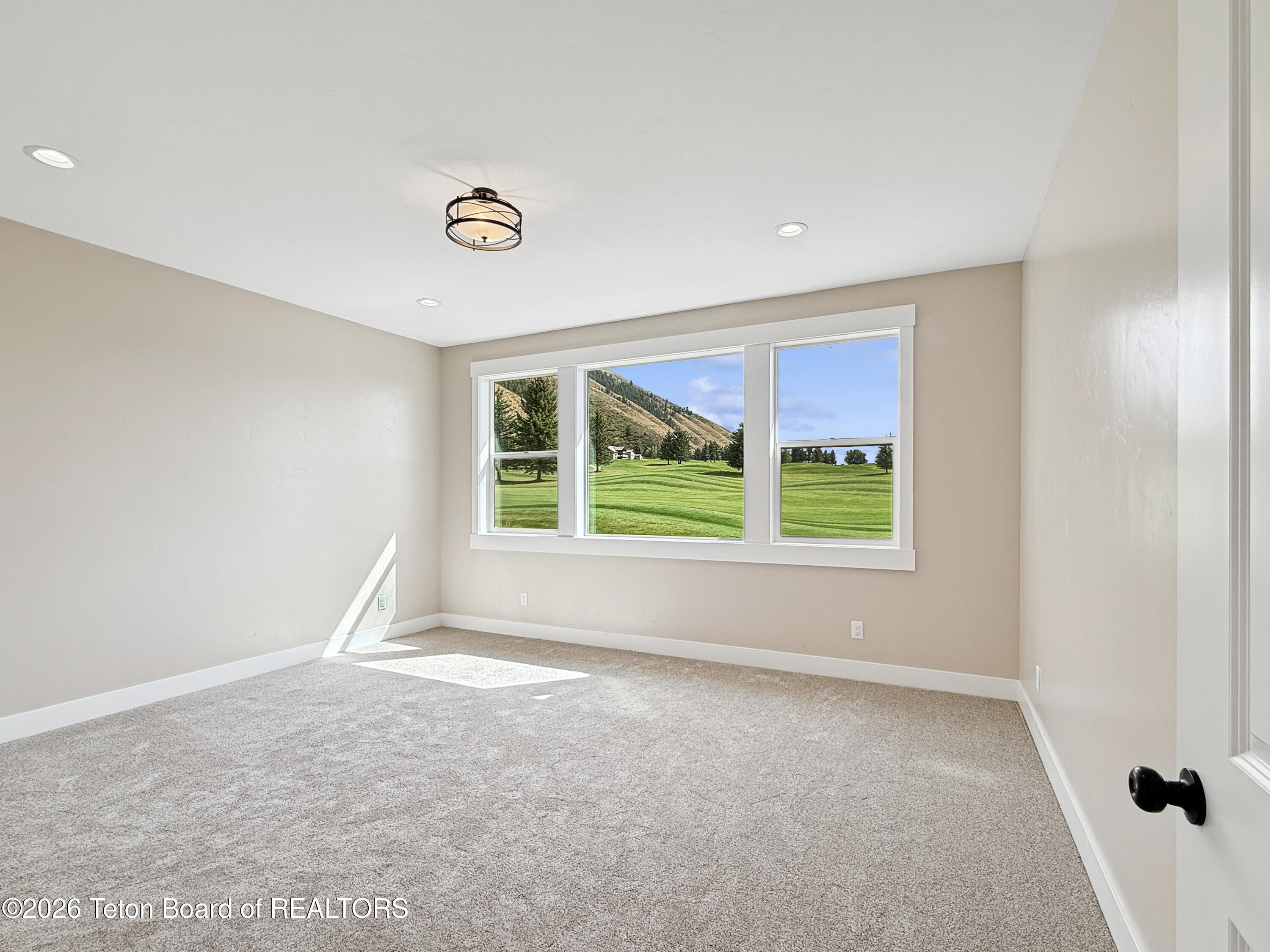 127 E PAPWORTH Lane