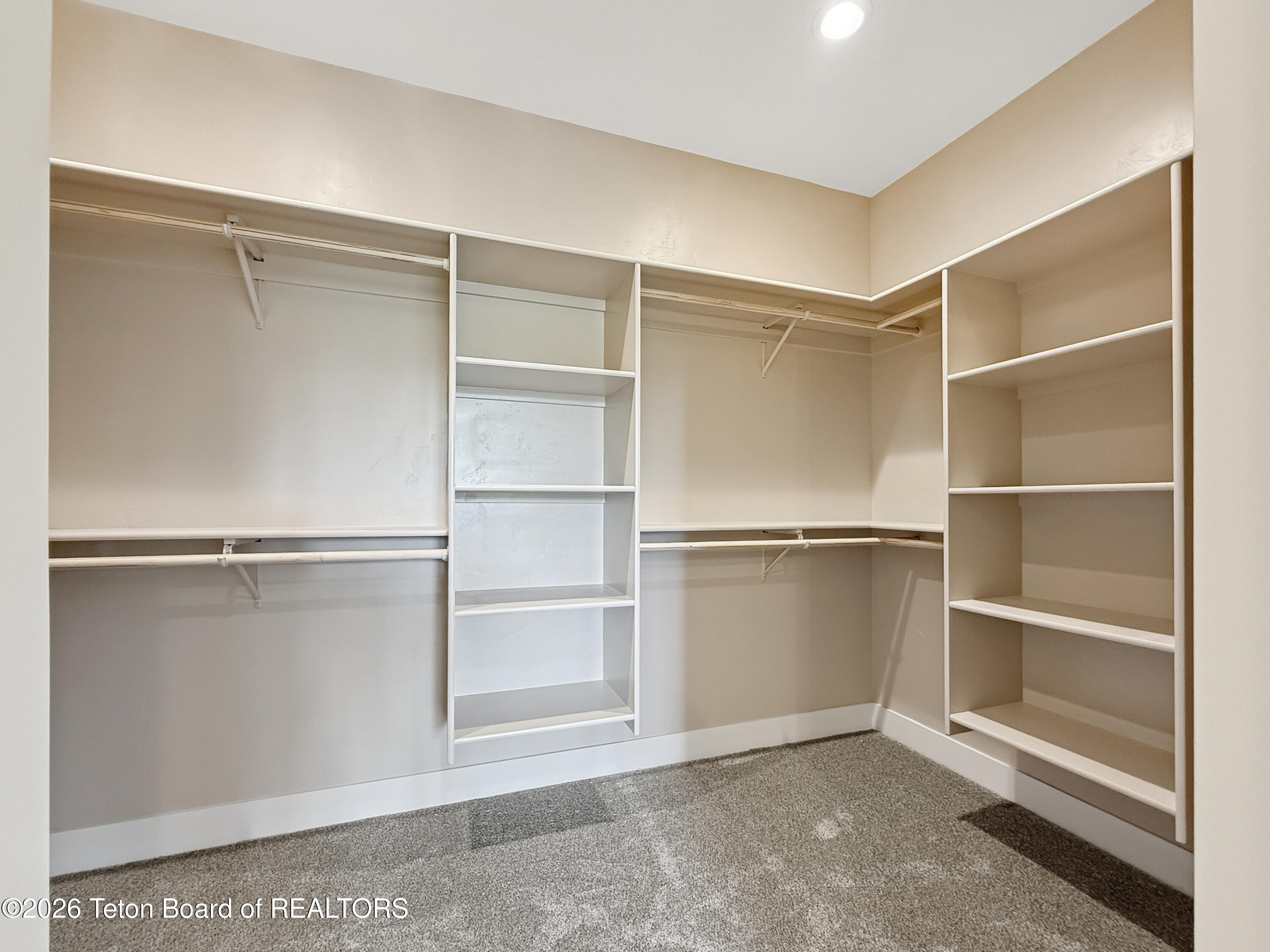 127 E PAPWORTH Lane
