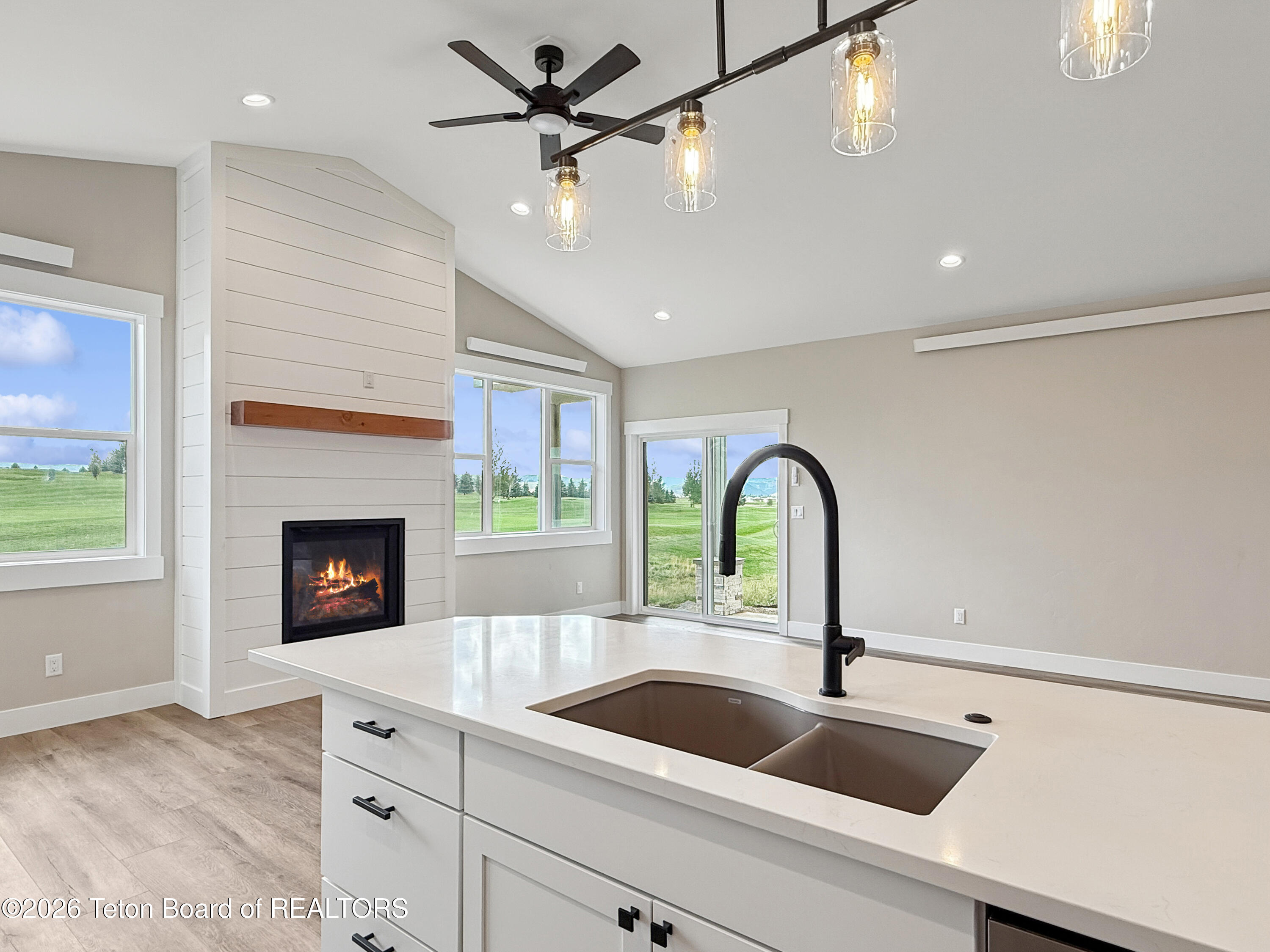 127 E PAPWORTH Lane