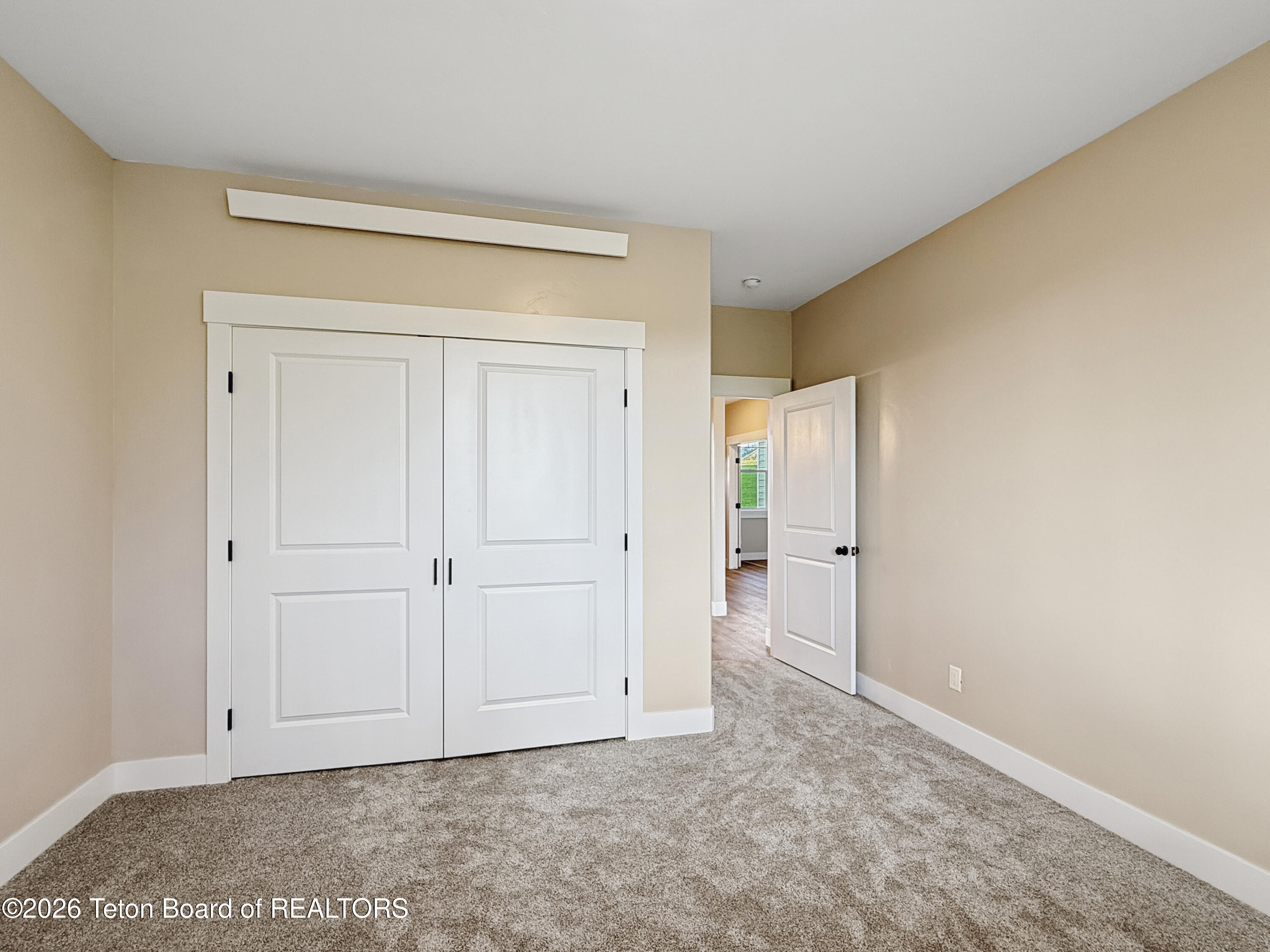 127 E PAPWORTH Lane