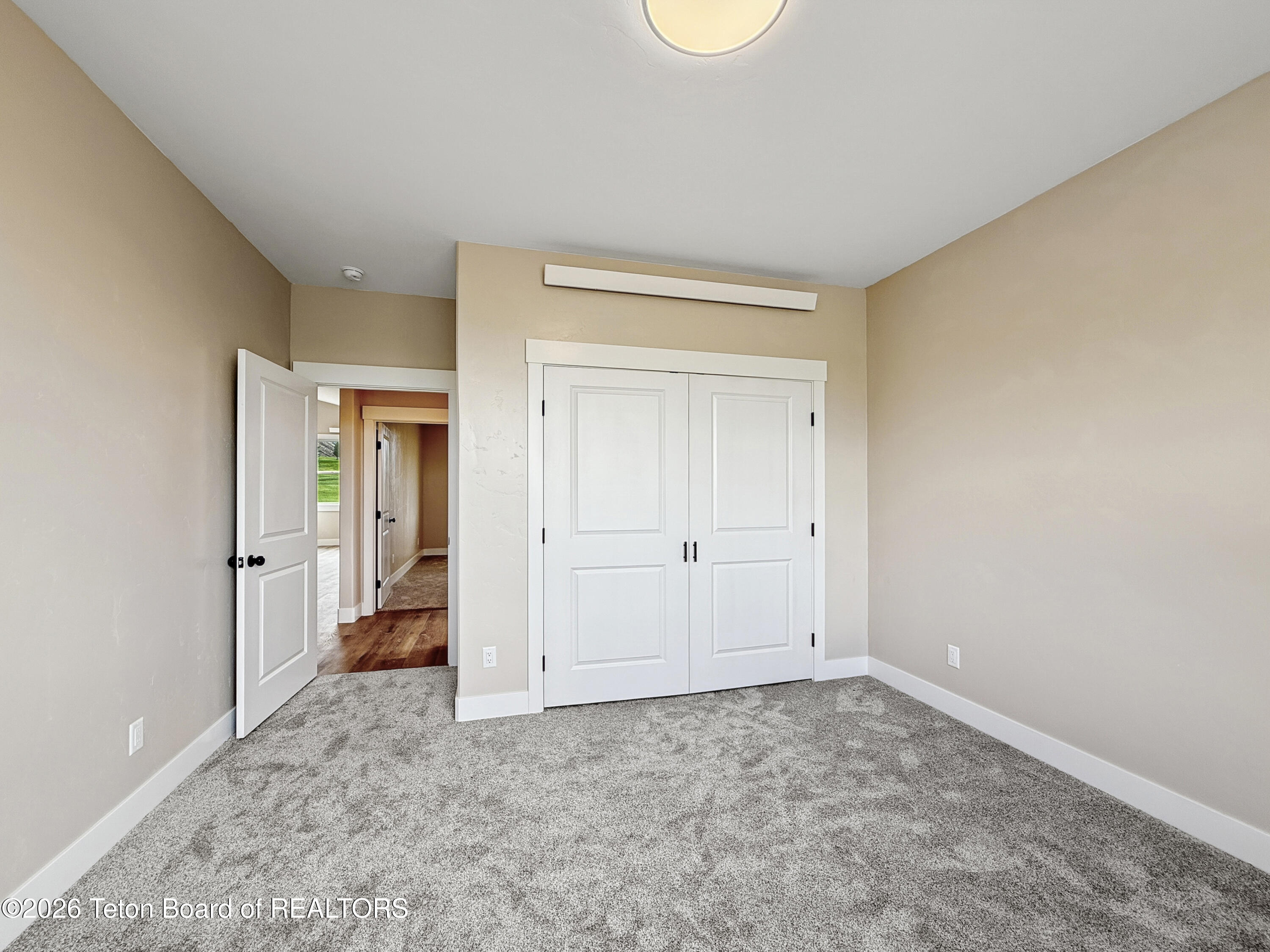 127 E PAPWORTH Lane