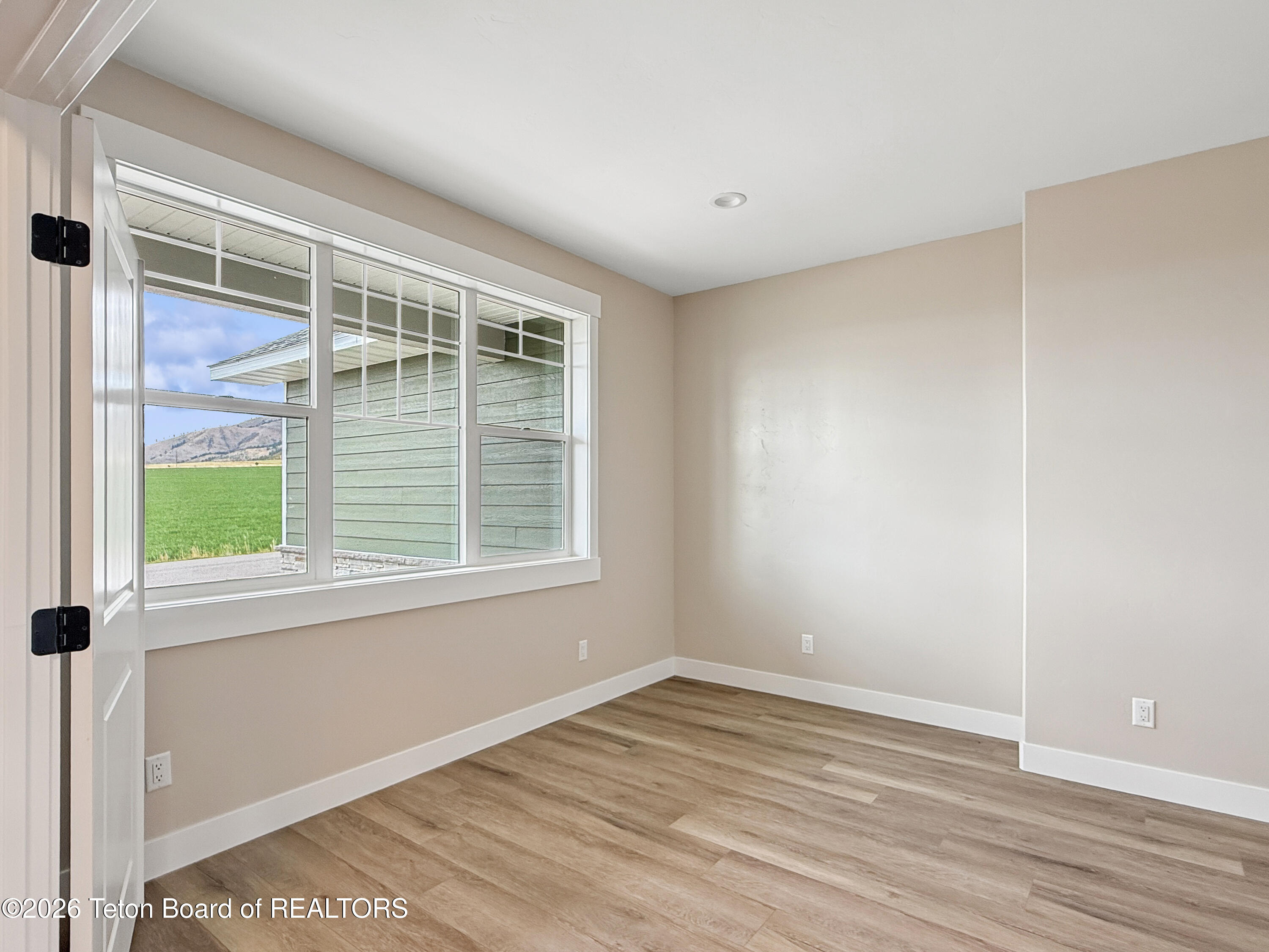127 E PAPWORTH Lane