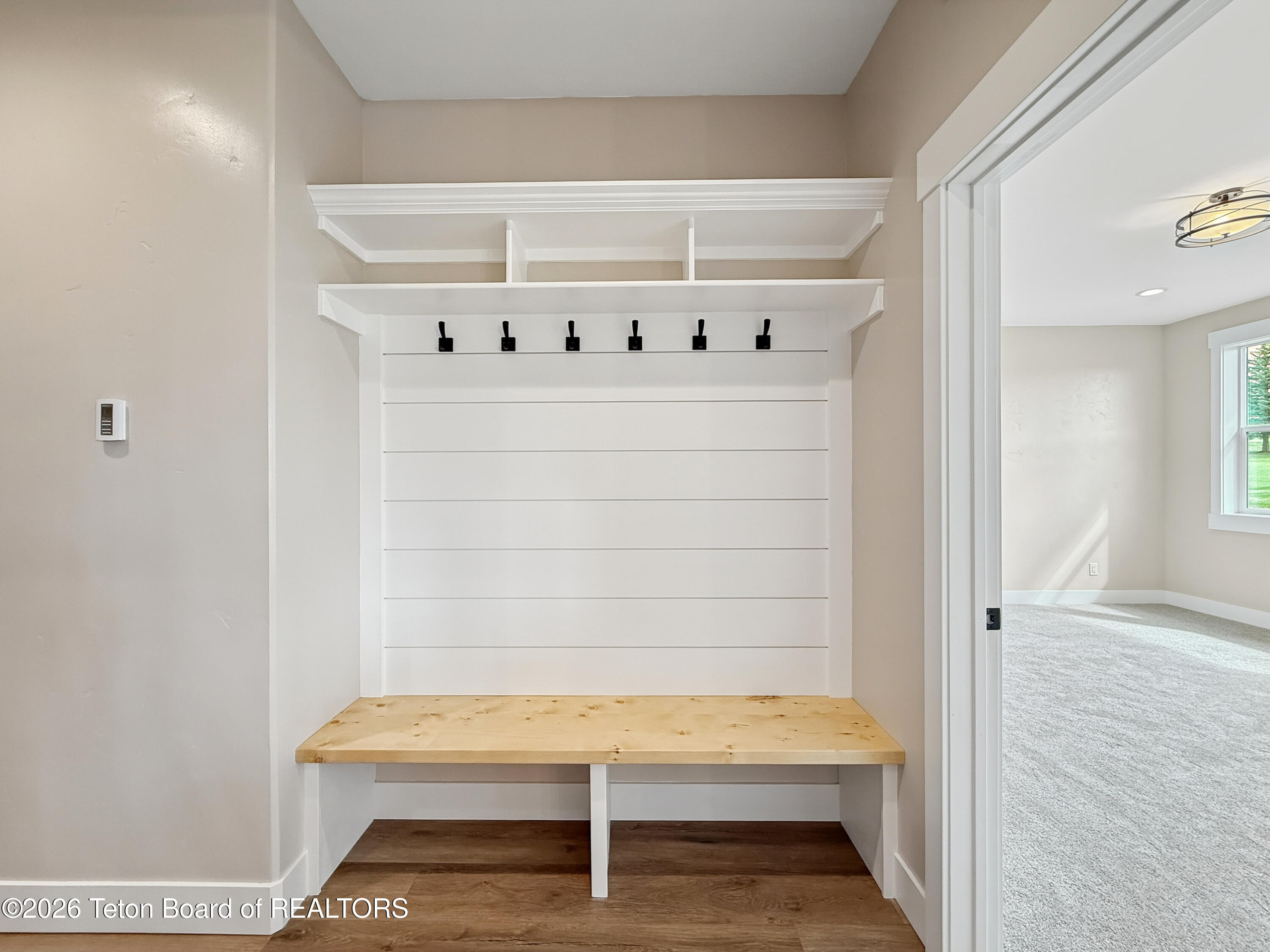 127 E PAPWORTH Lane