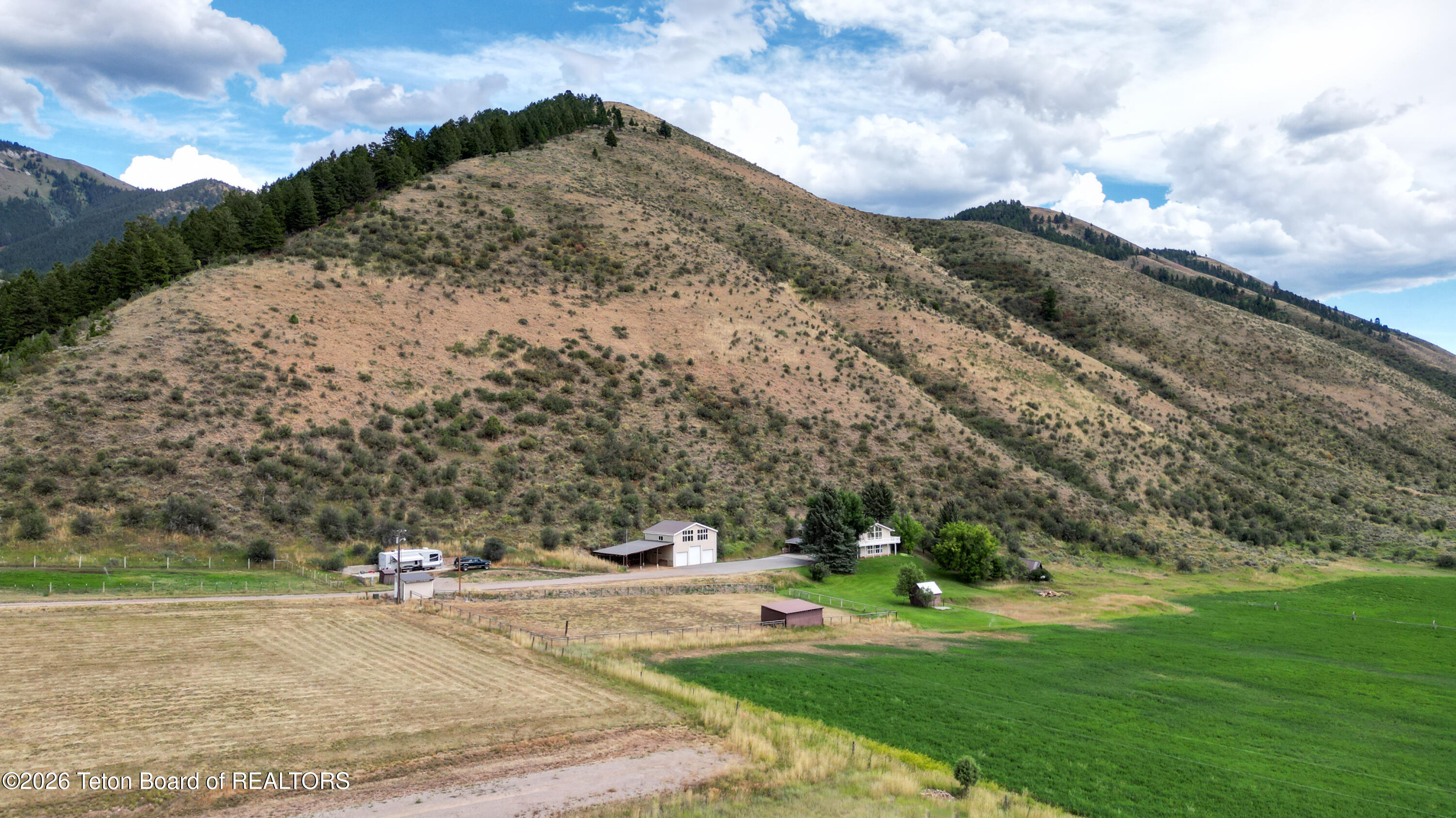 870 SKYVIEW Lane