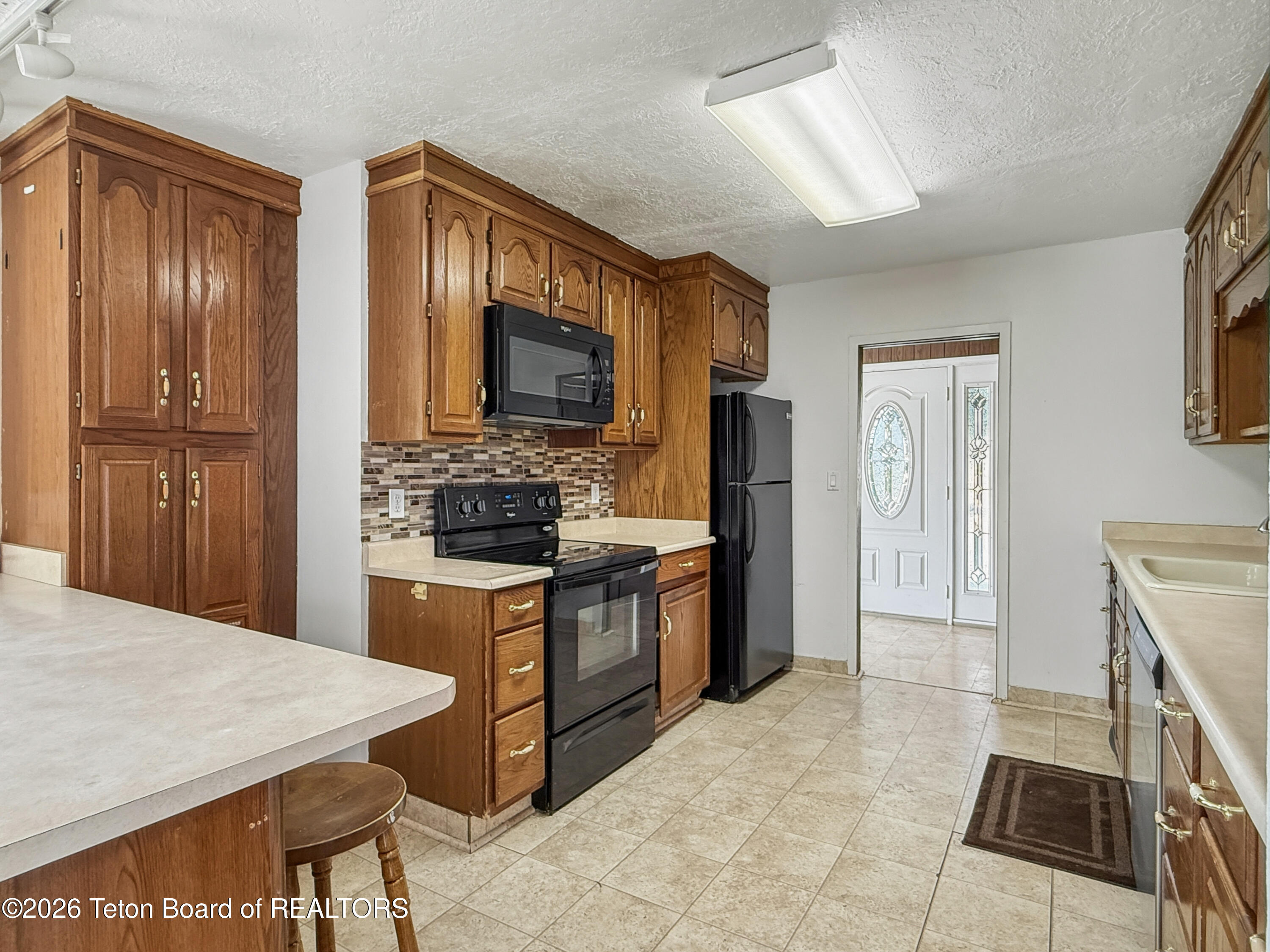 870 SKYVIEW Lane