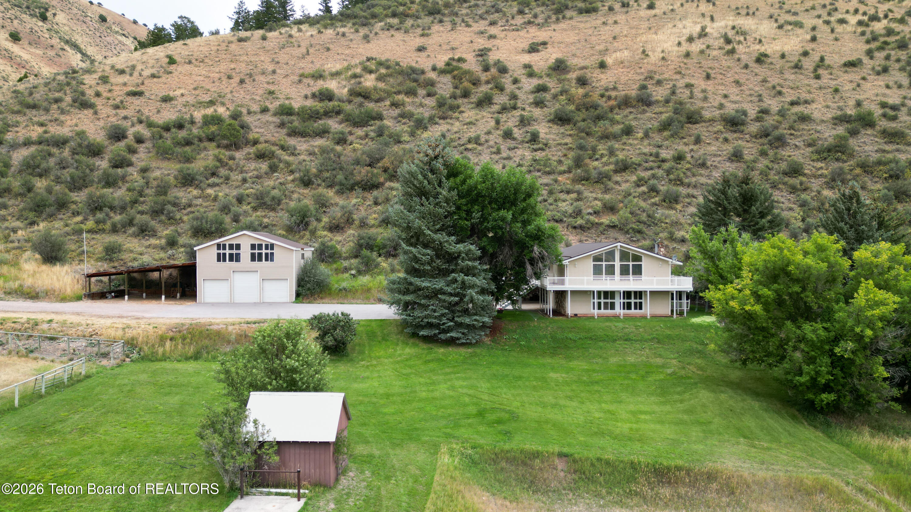 870 SKYVIEW Lane