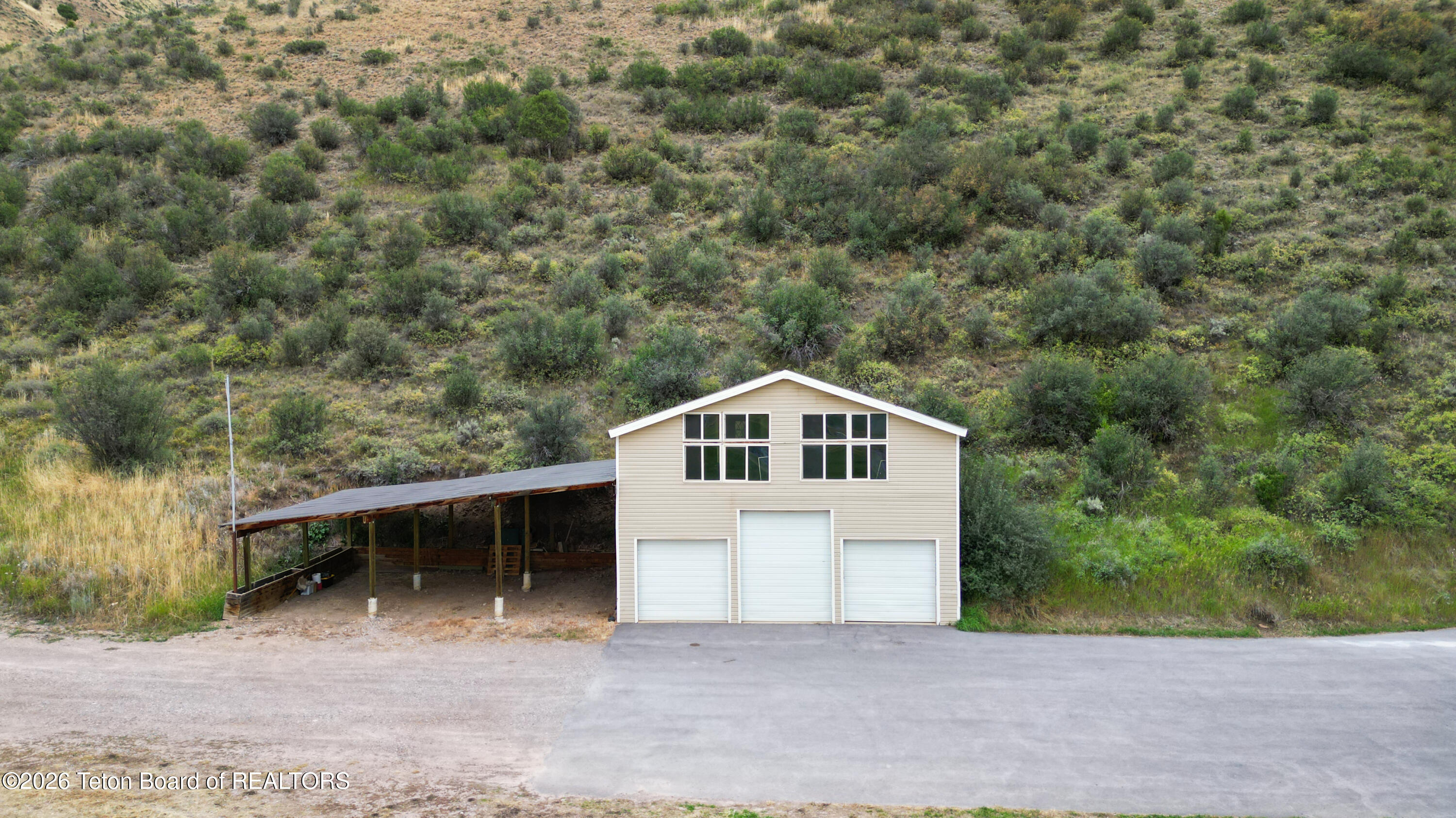 870 SKYVIEW Lane