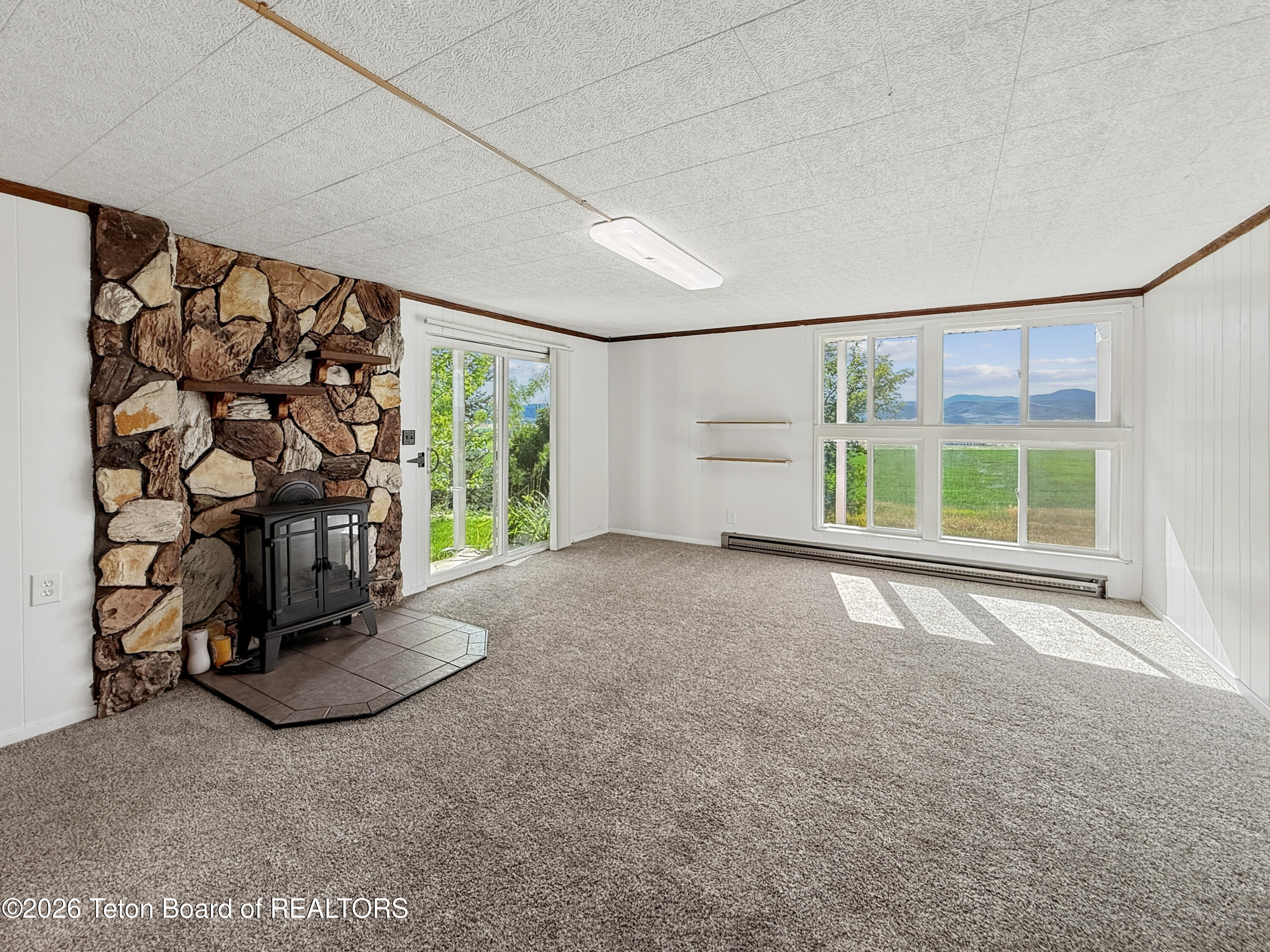 870 SKYVIEW Lane