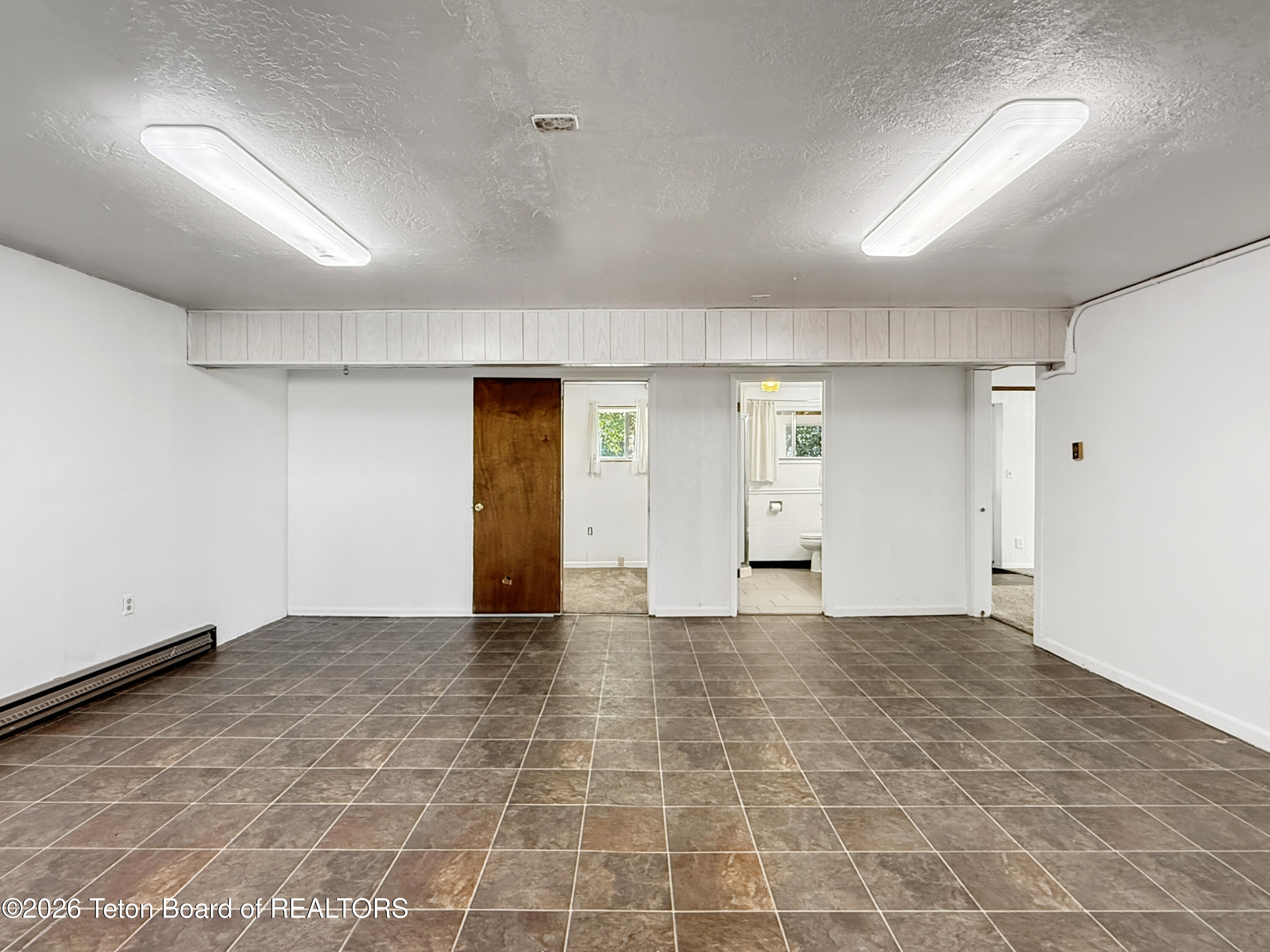 870 SKYVIEW Lane