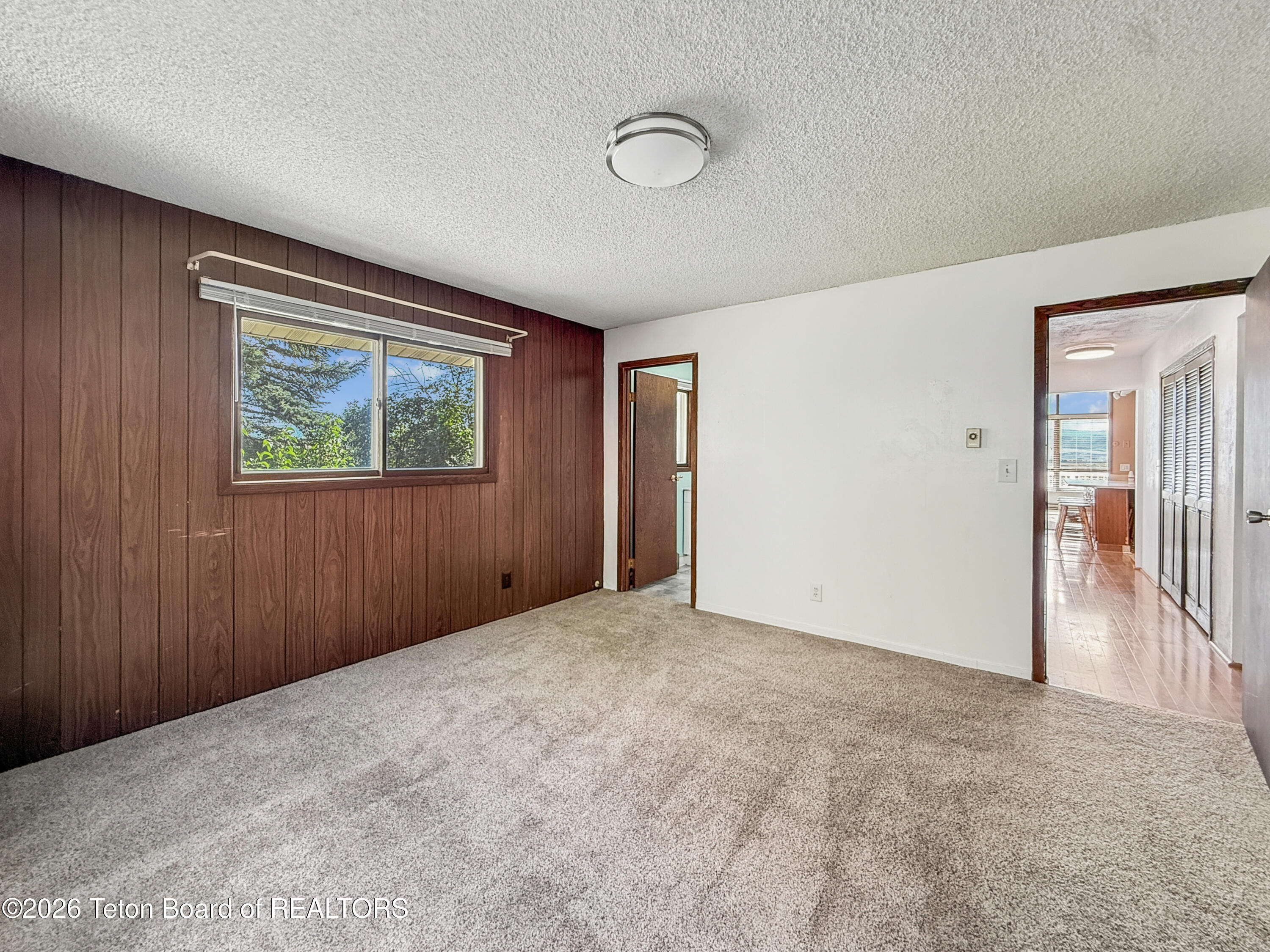 870 SKYVIEW Lane