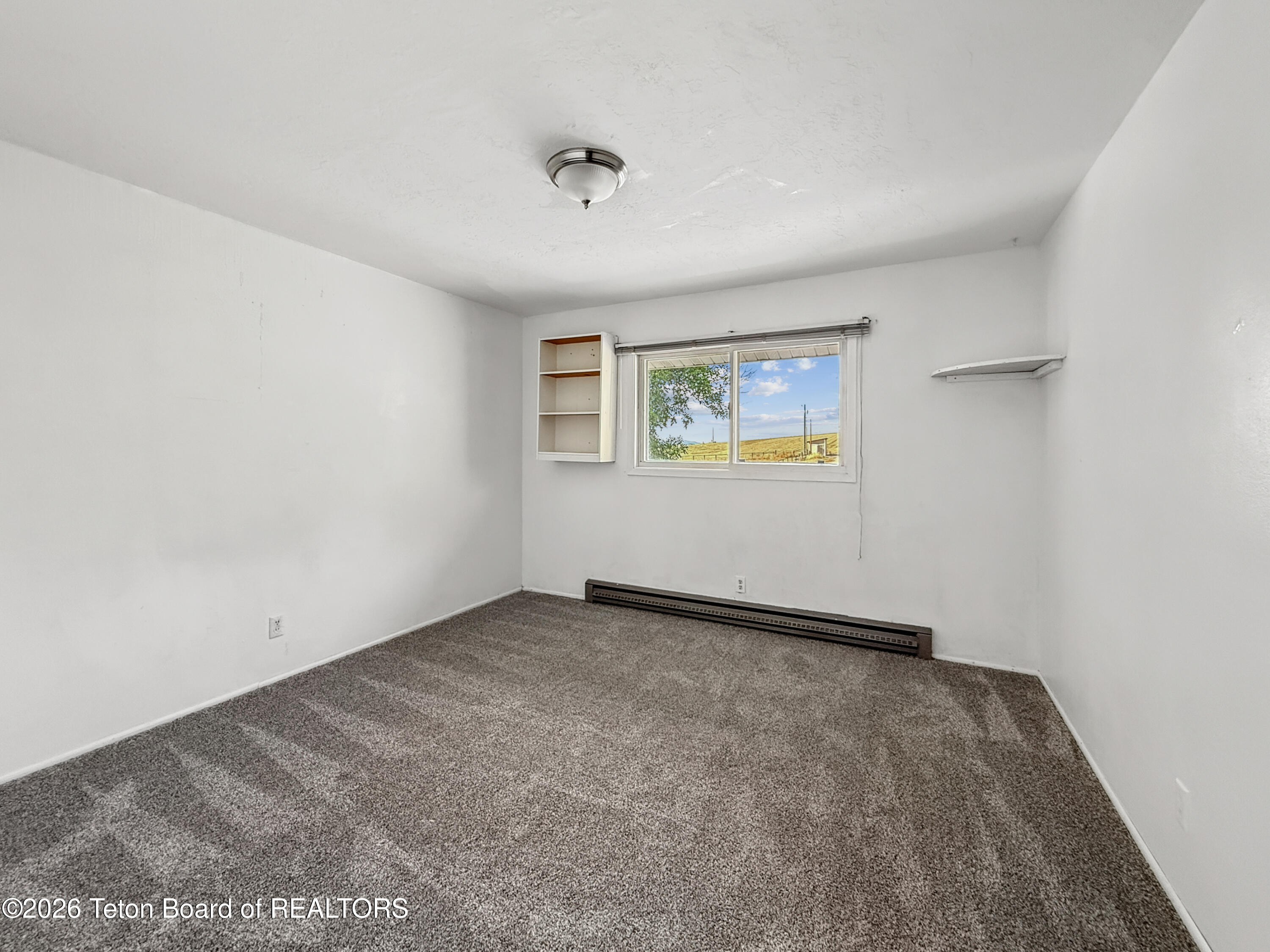 870 SKYVIEW Lane