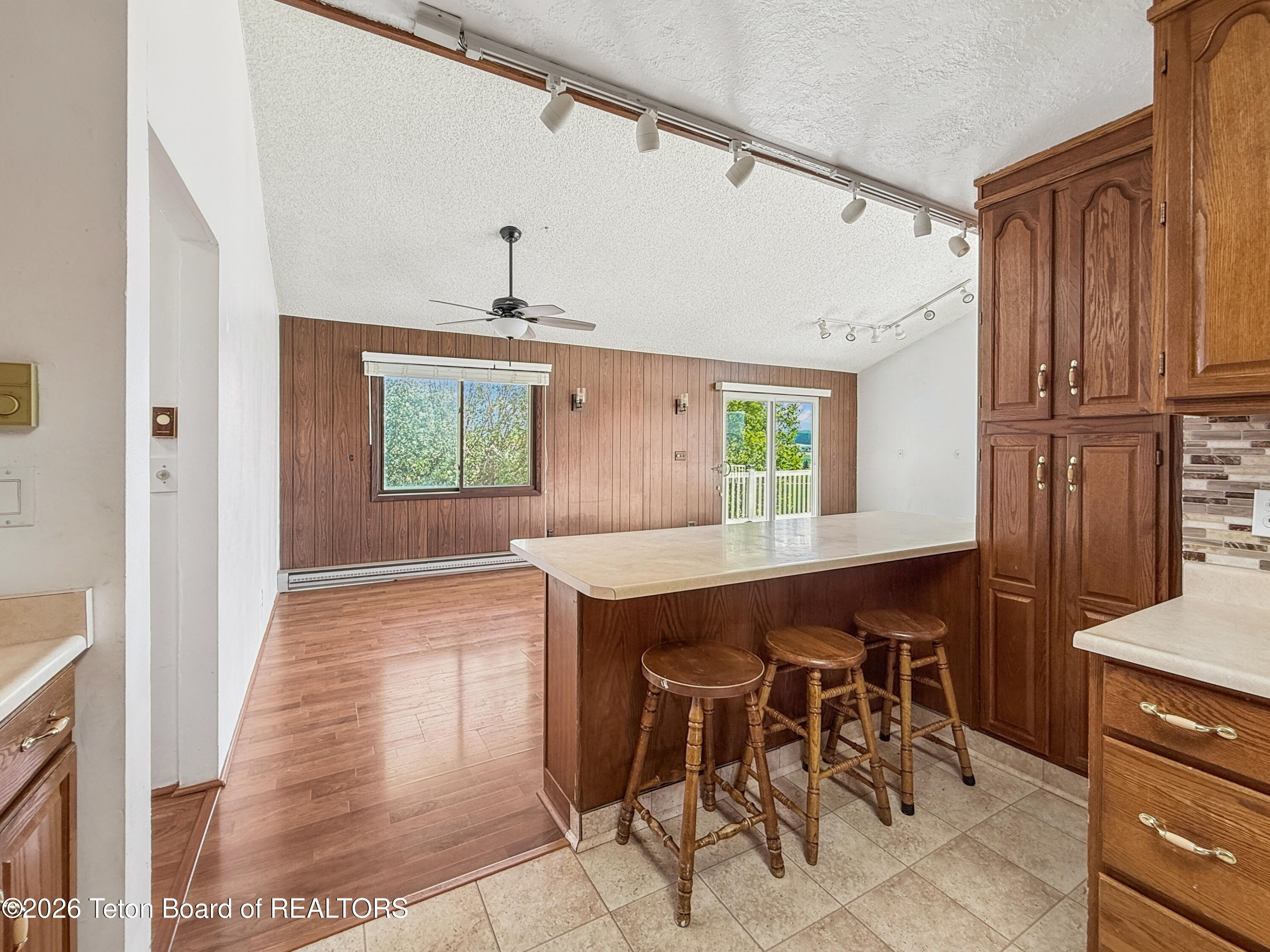 870 SKYVIEW Lane