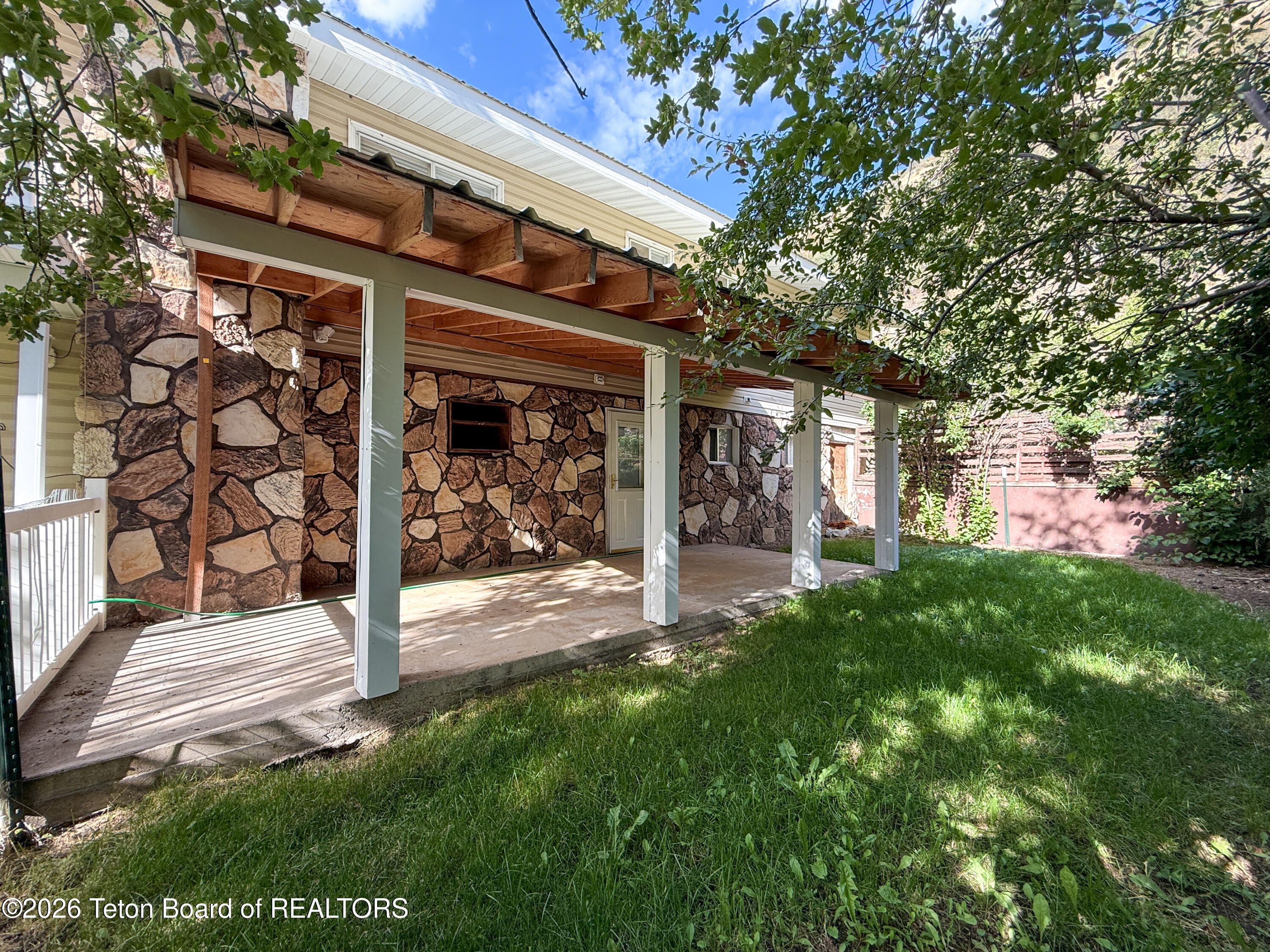 870 SKYVIEW Lane