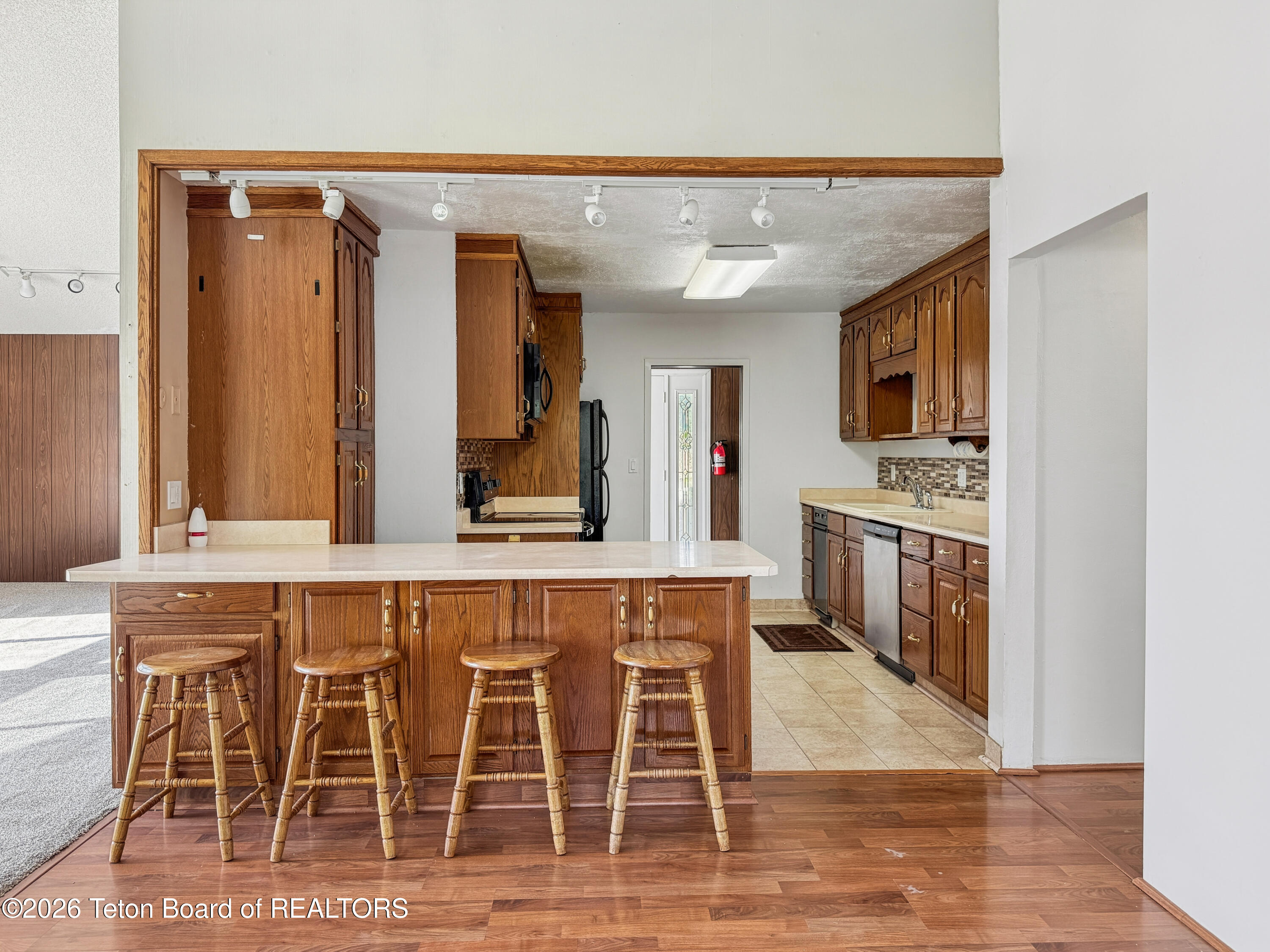870 SKYVIEW Lane