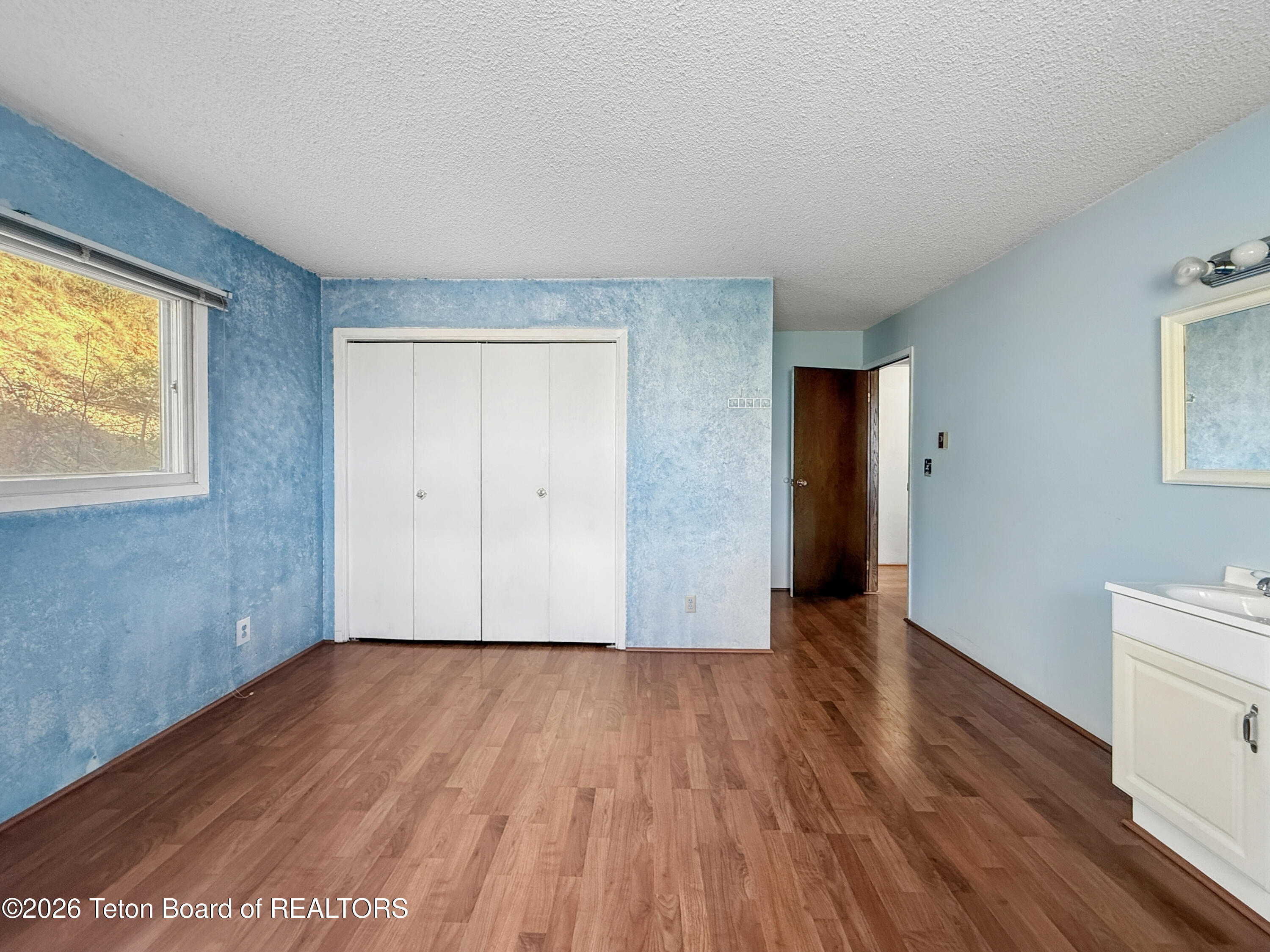 870 SKYVIEW Lane