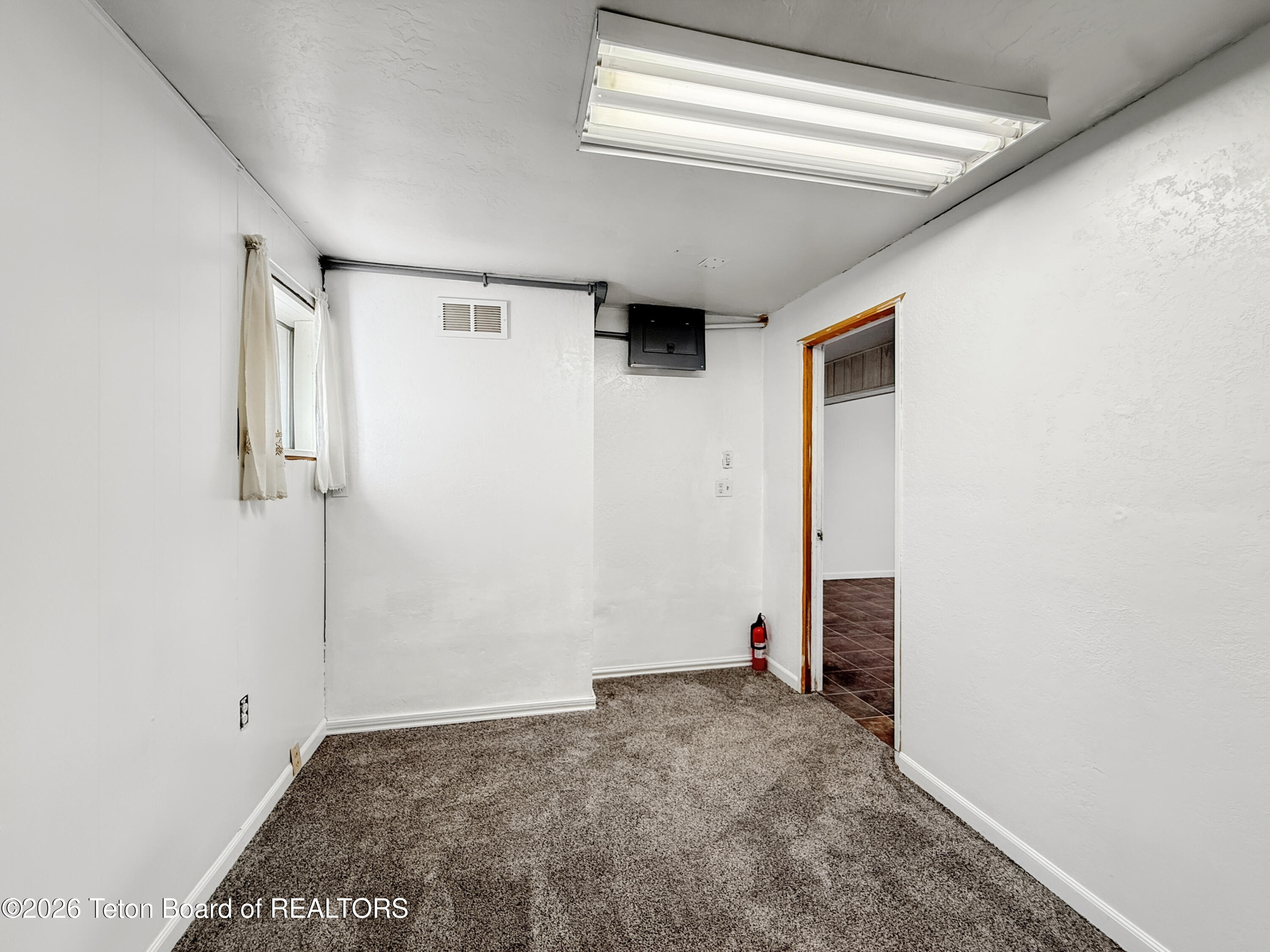 870 SKYVIEW Lane
