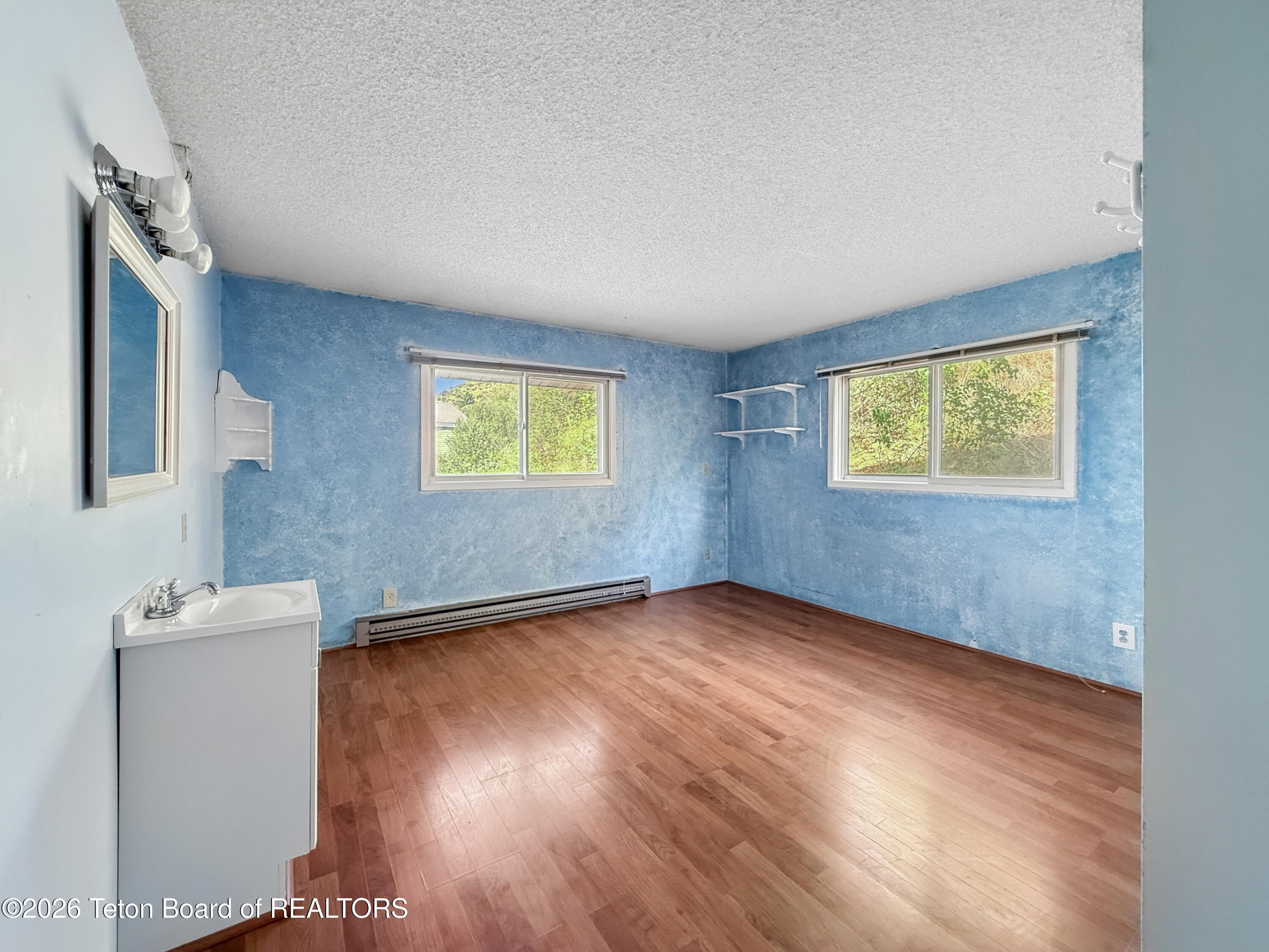 870 SKYVIEW Lane