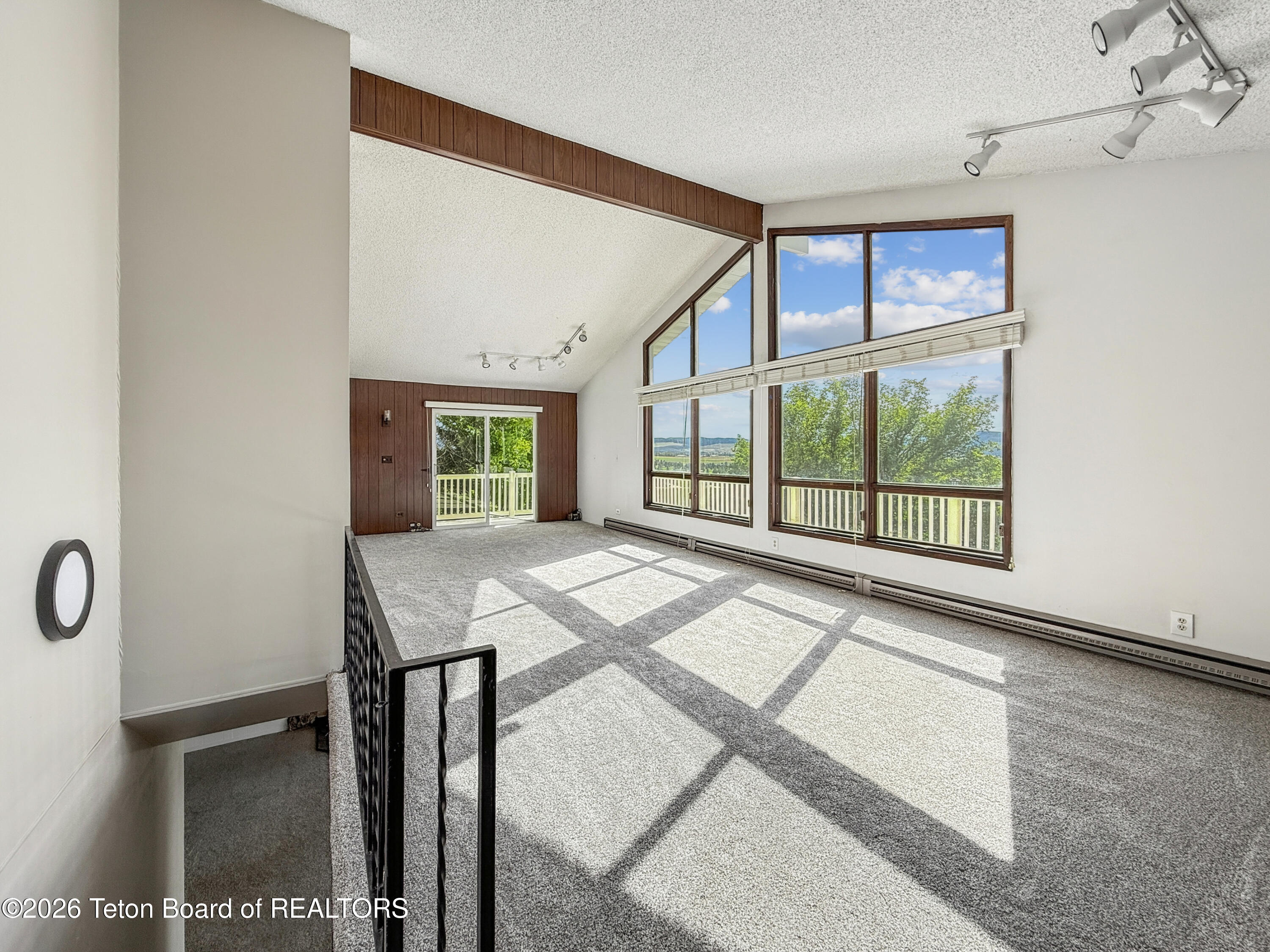 870 SKYVIEW Lane