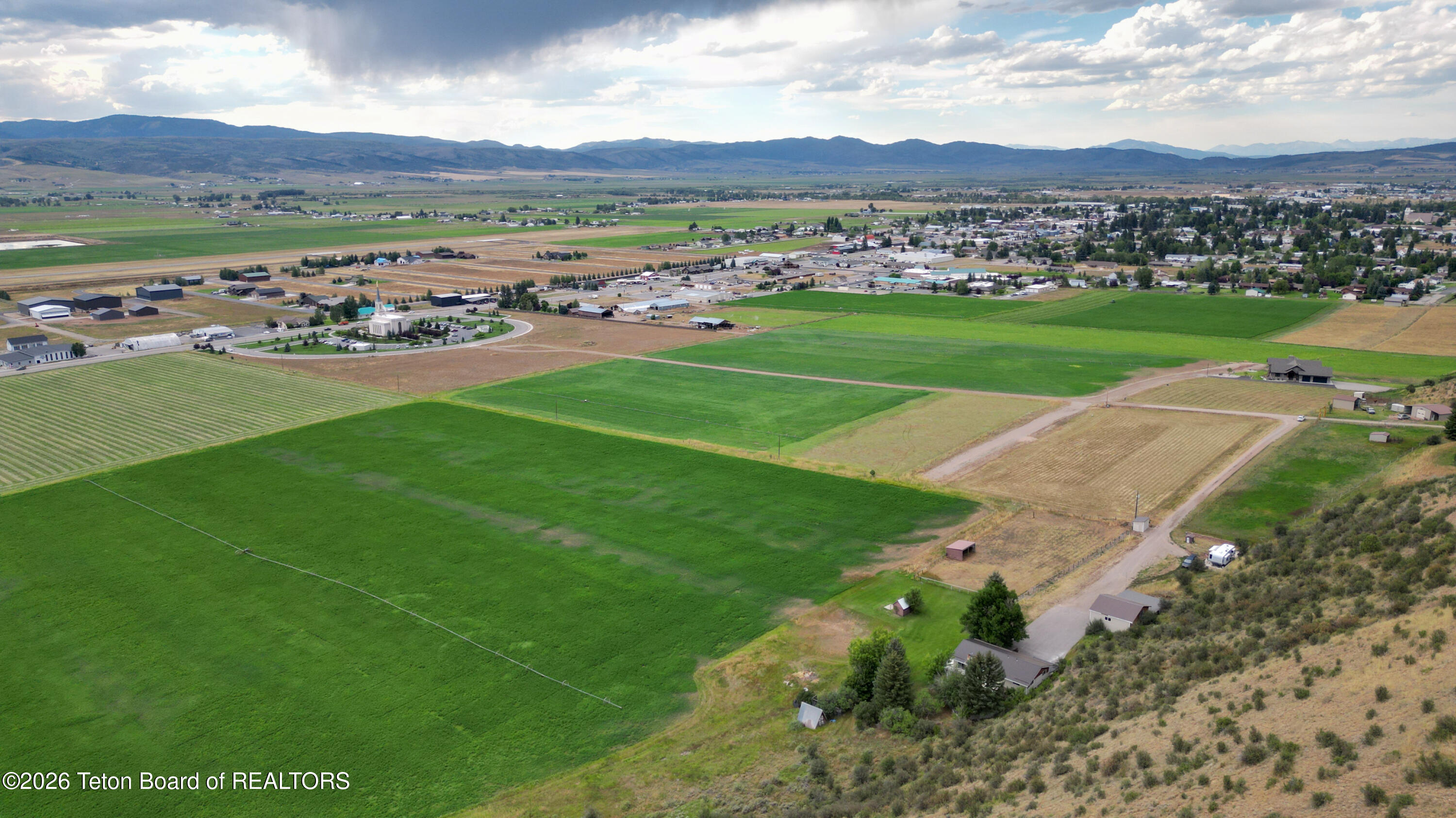 870 SKYVIEW Lane