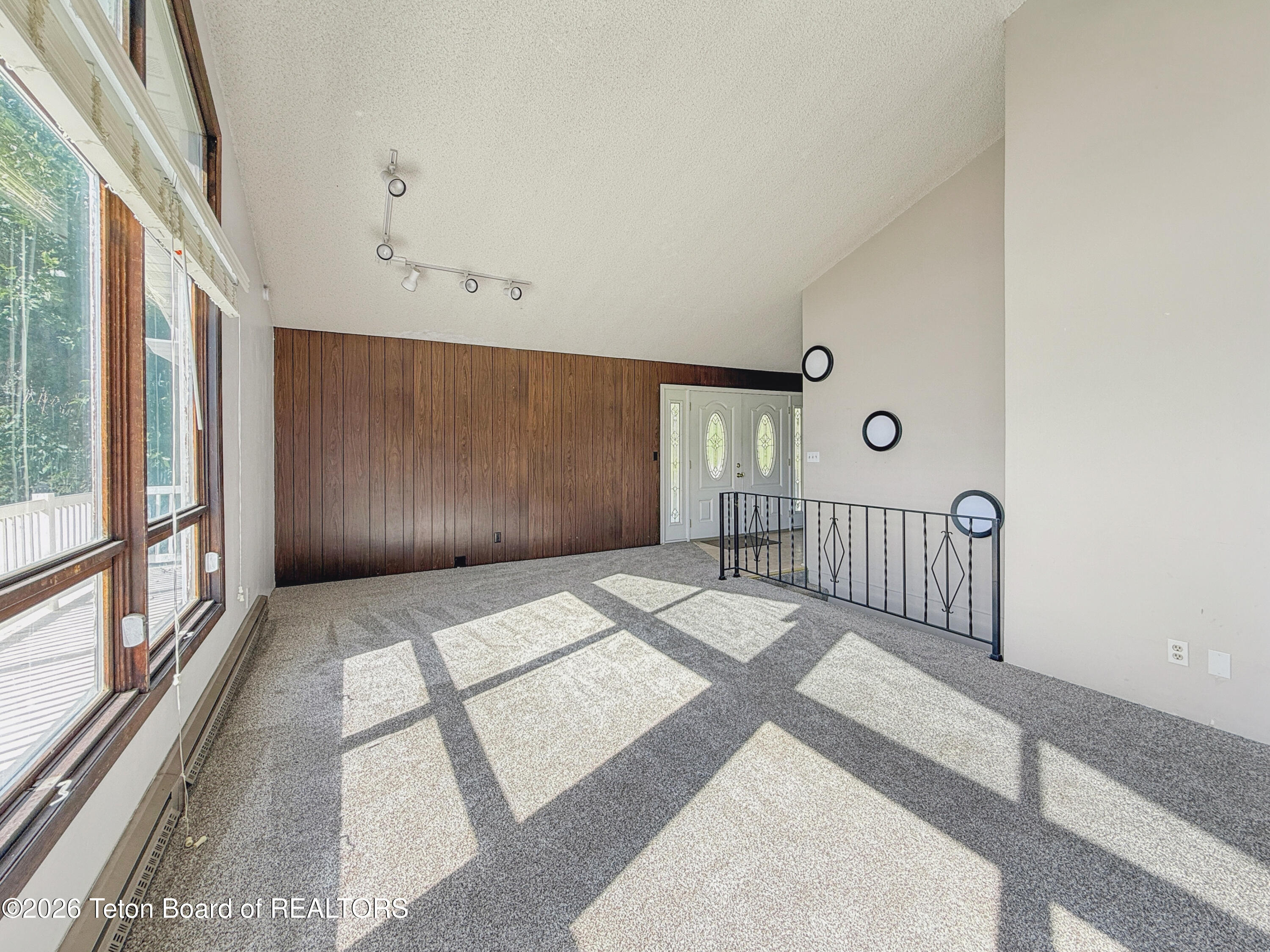 870 SKYVIEW Lane