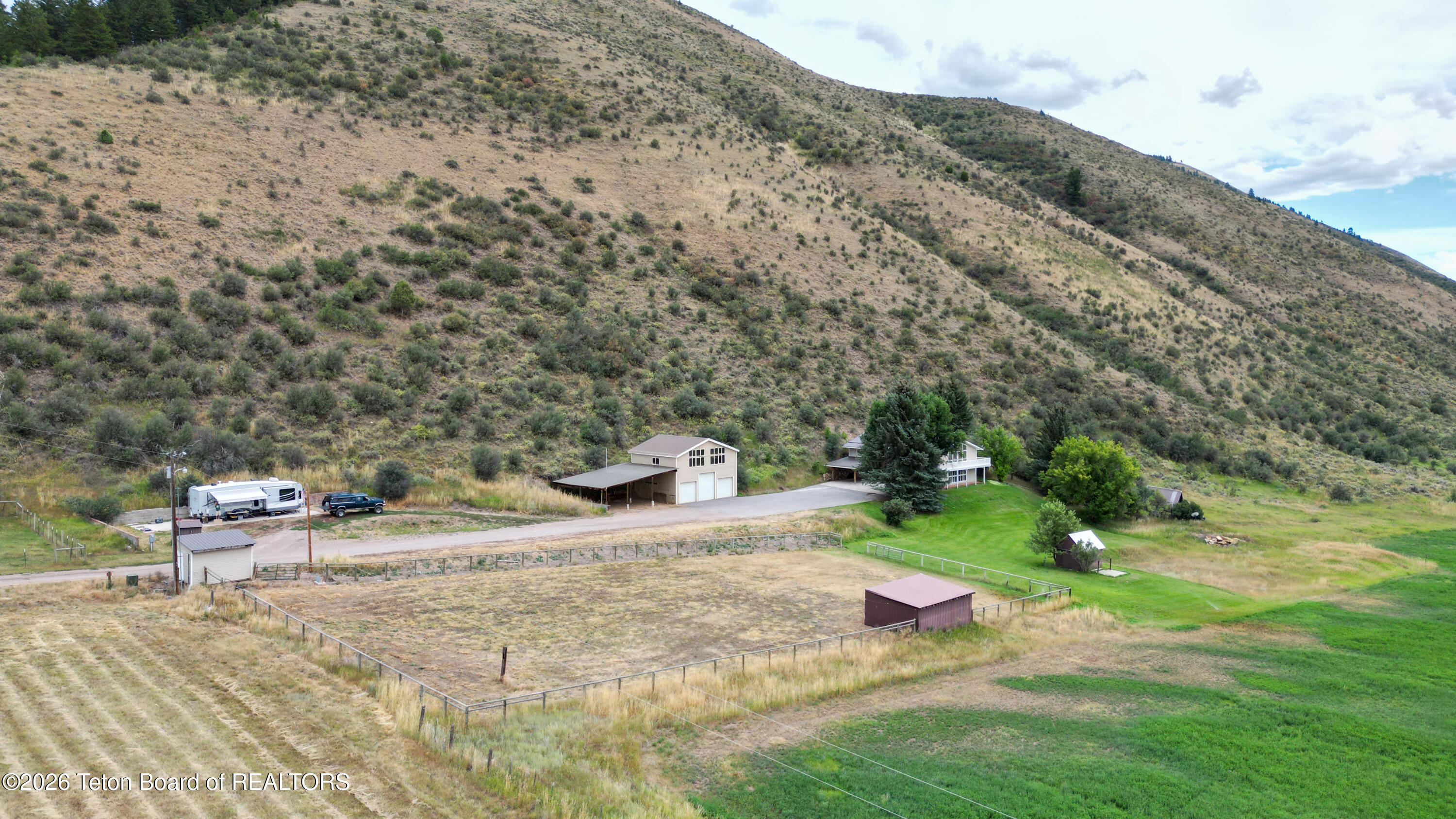 870 SKYVIEW Lane