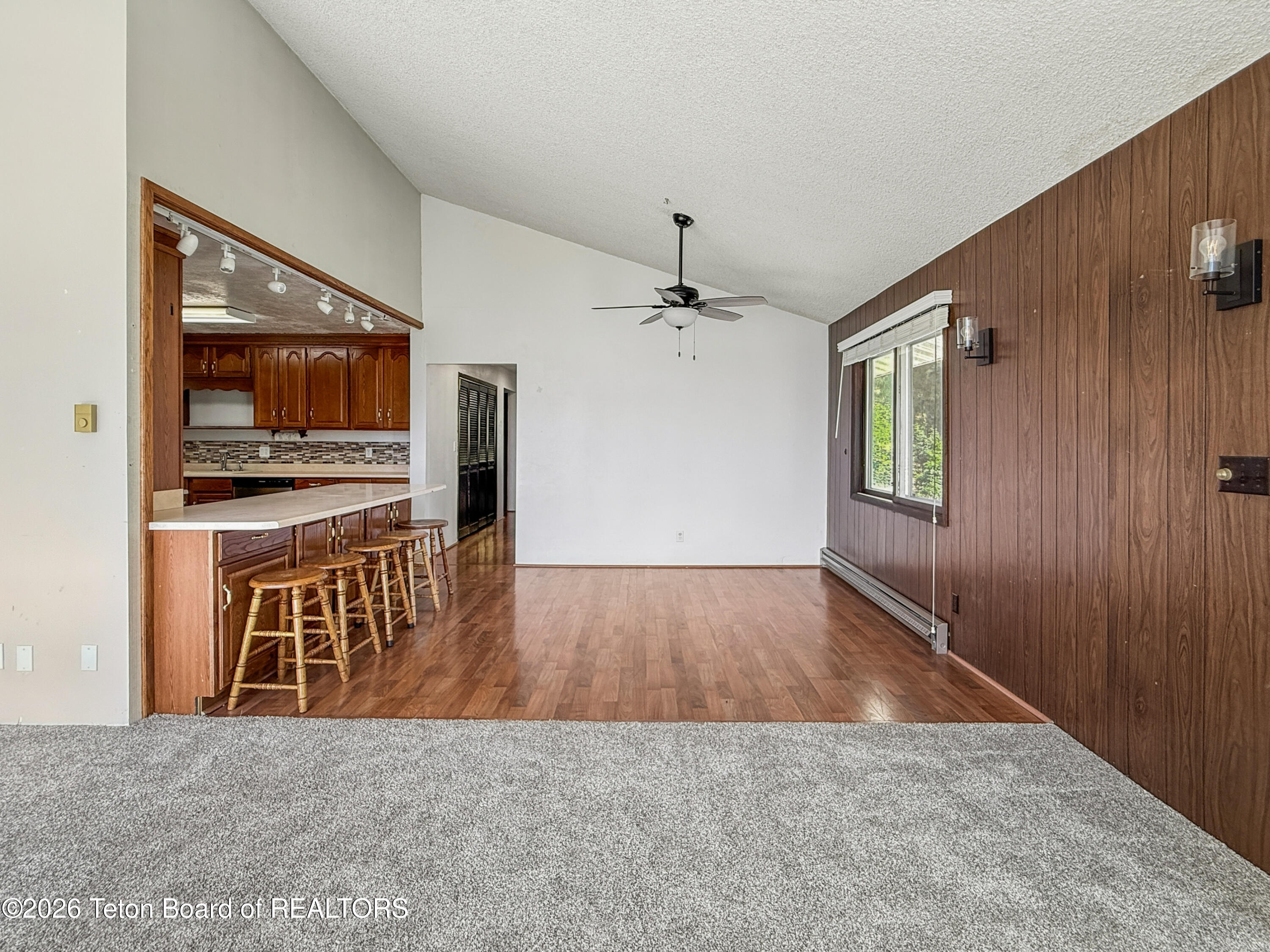 870 SKYVIEW Lane