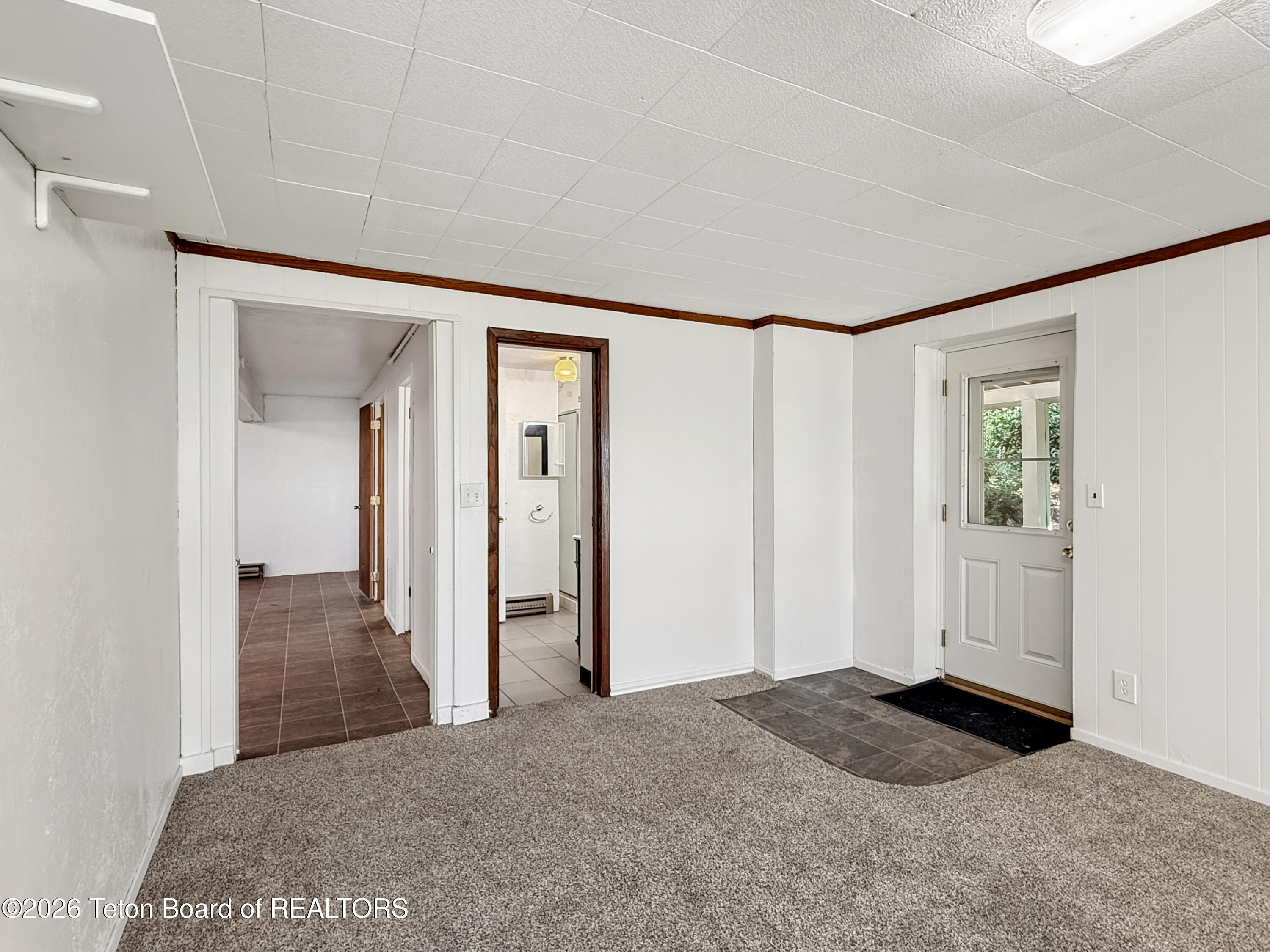 870 SKYVIEW Lane