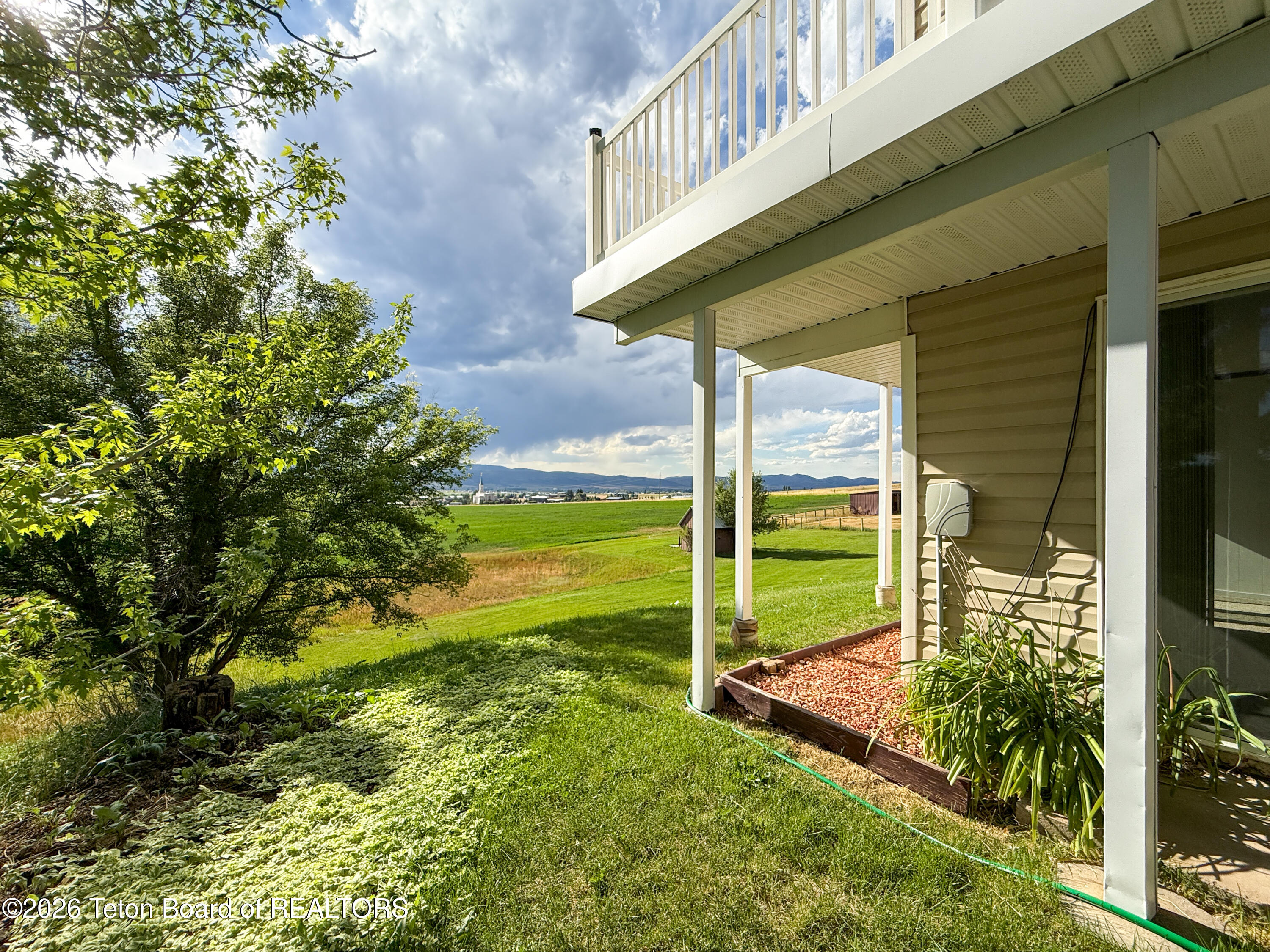 870 SKYVIEW Lane