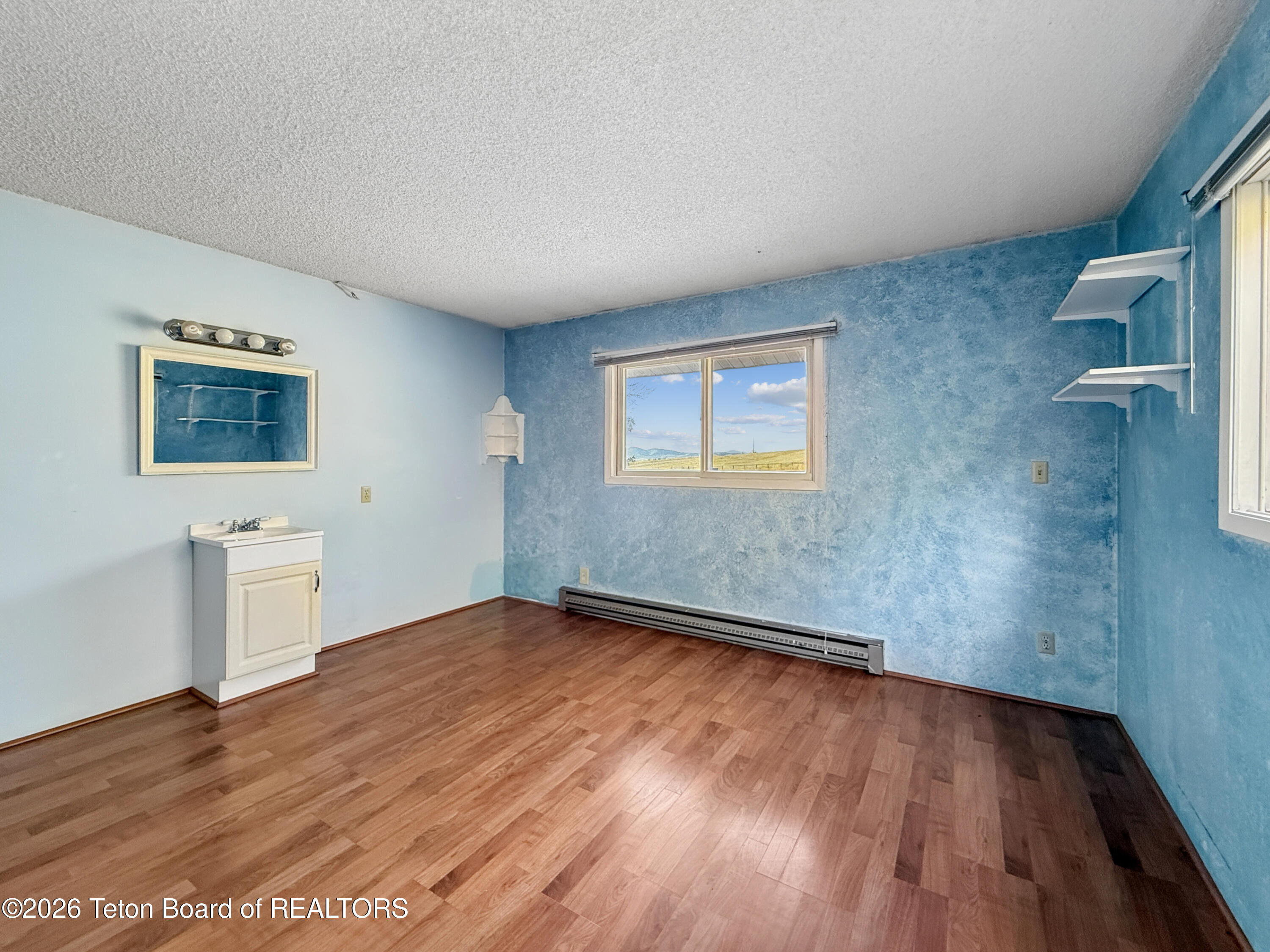 870 SKYVIEW Lane