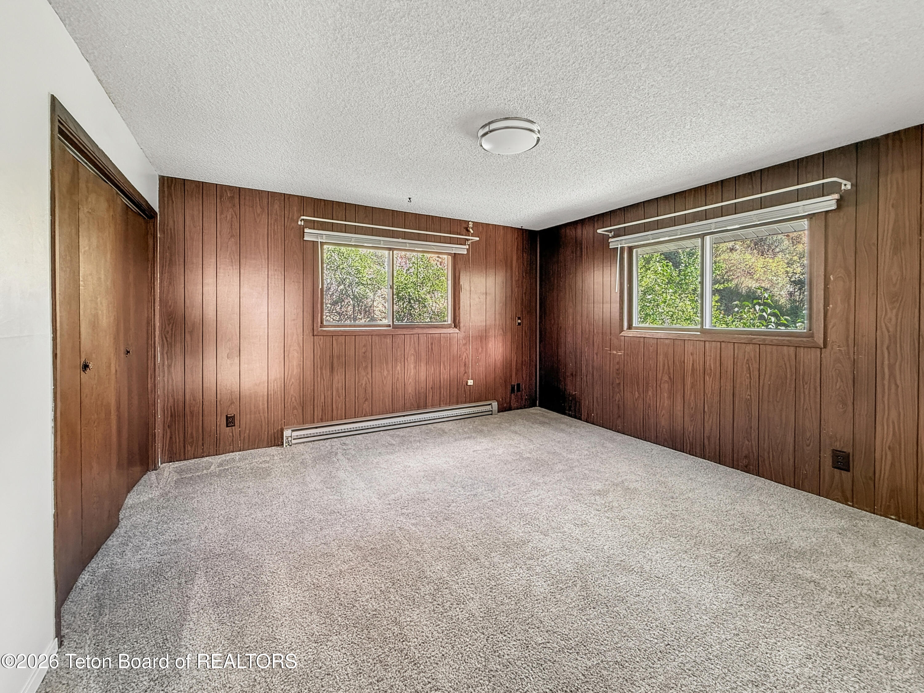 870 SKYVIEW Lane