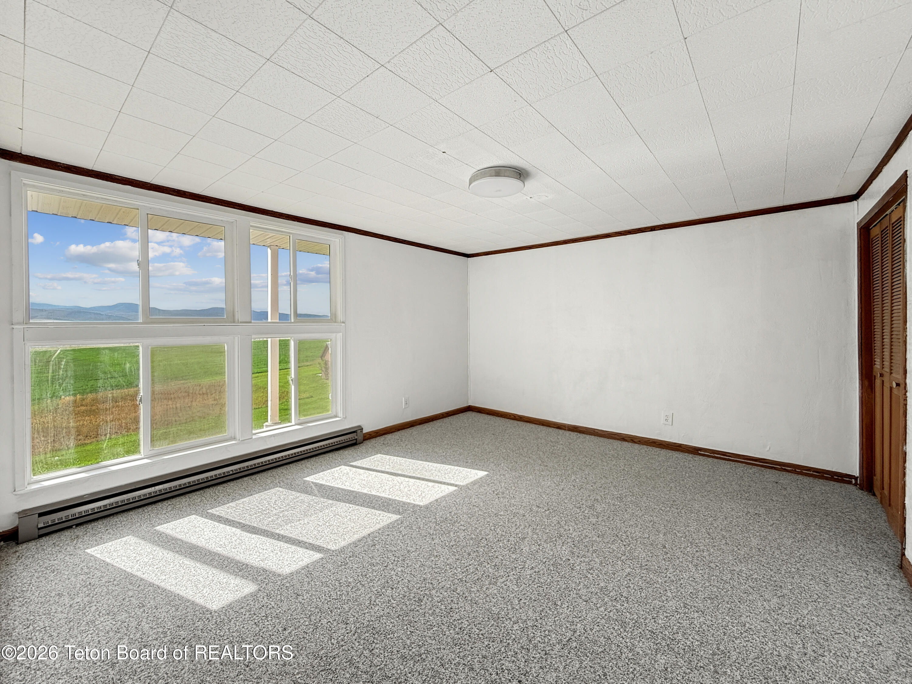 870 SKYVIEW Lane