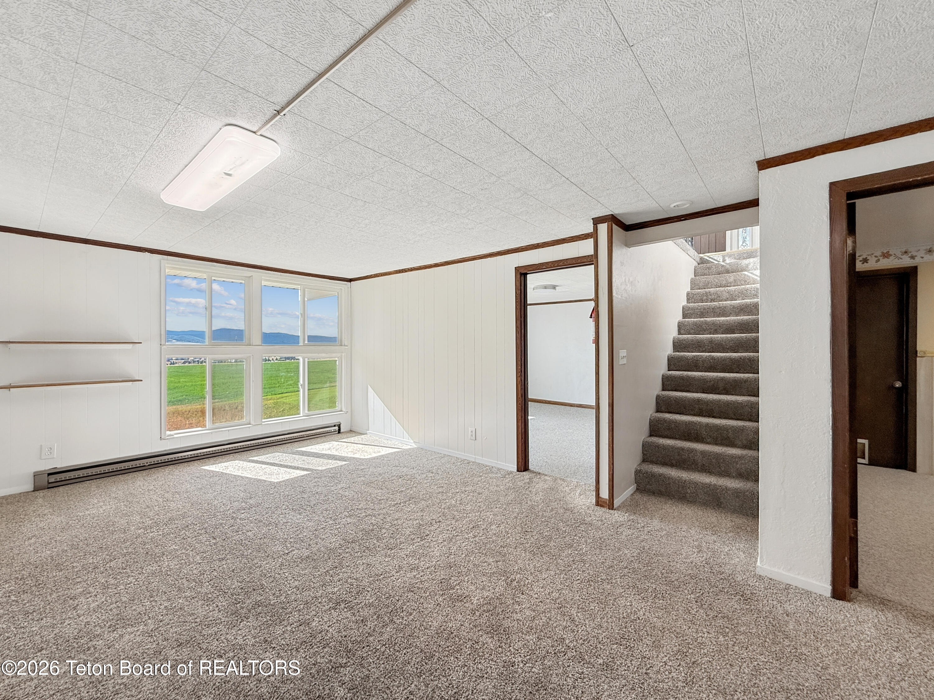 870 SKYVIEW Lane