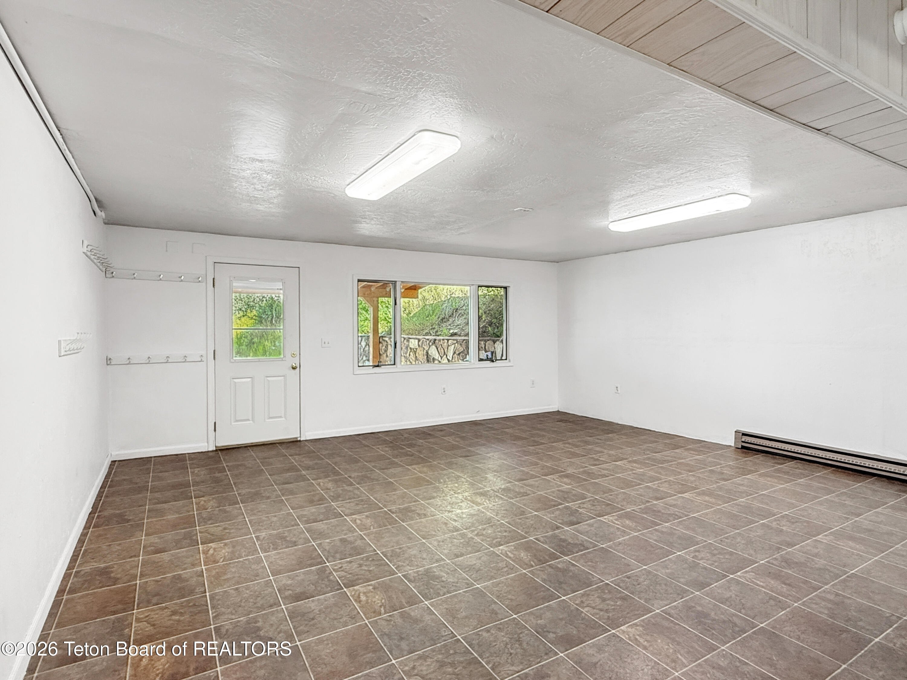 870 SKYVIEW Lane