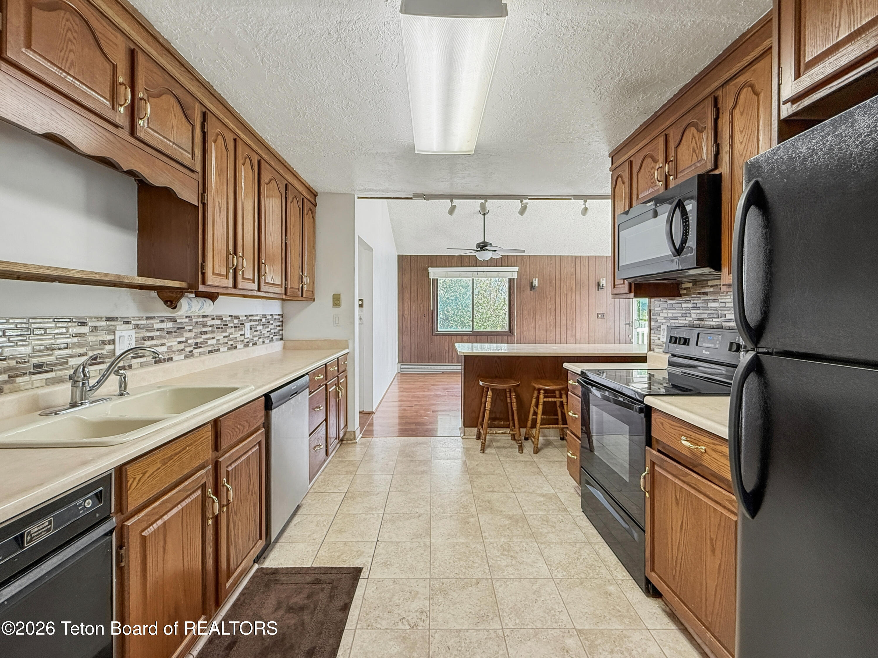 870 SKYVIEW Lane
