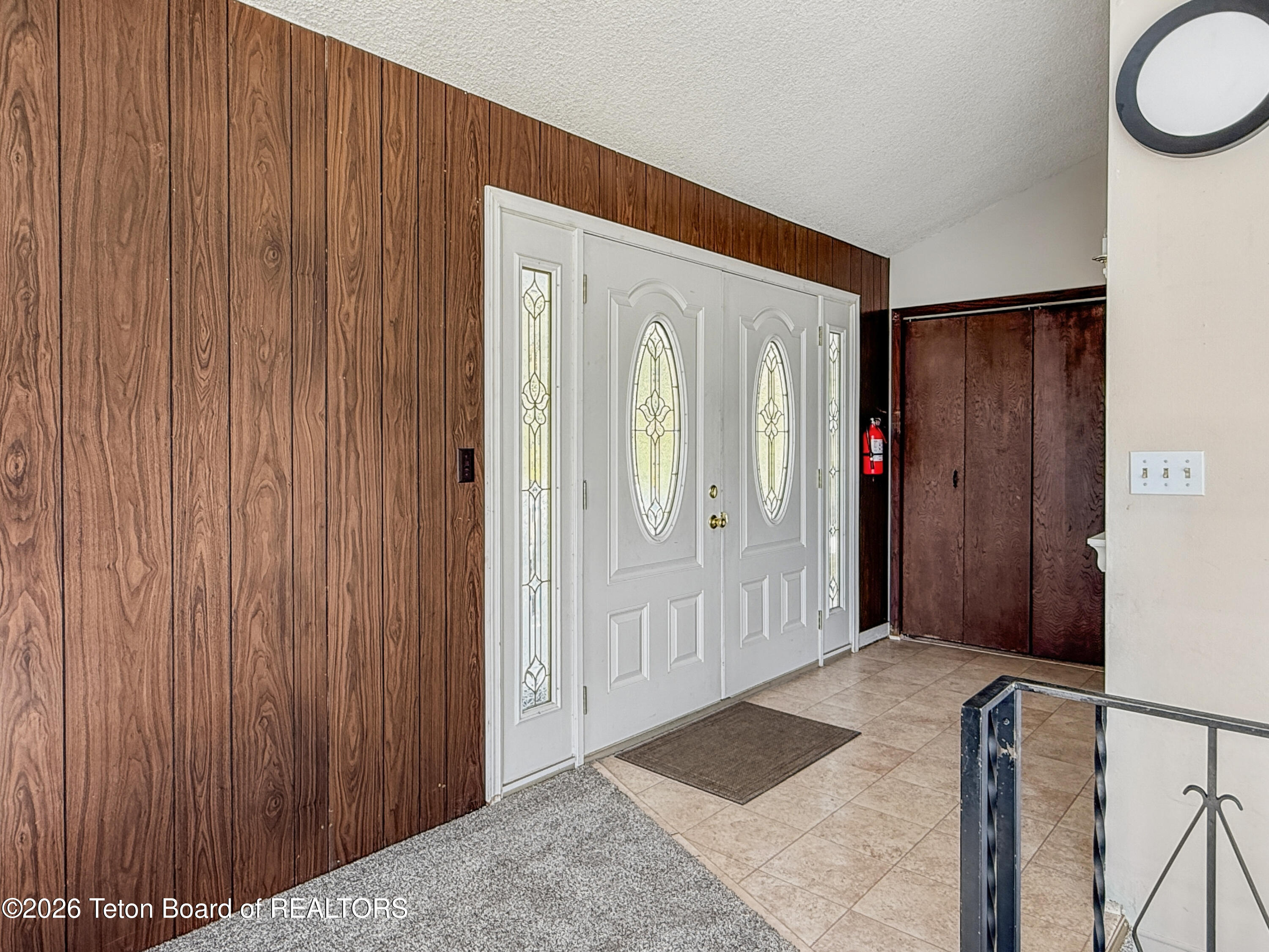870 SKYVIEW Lane